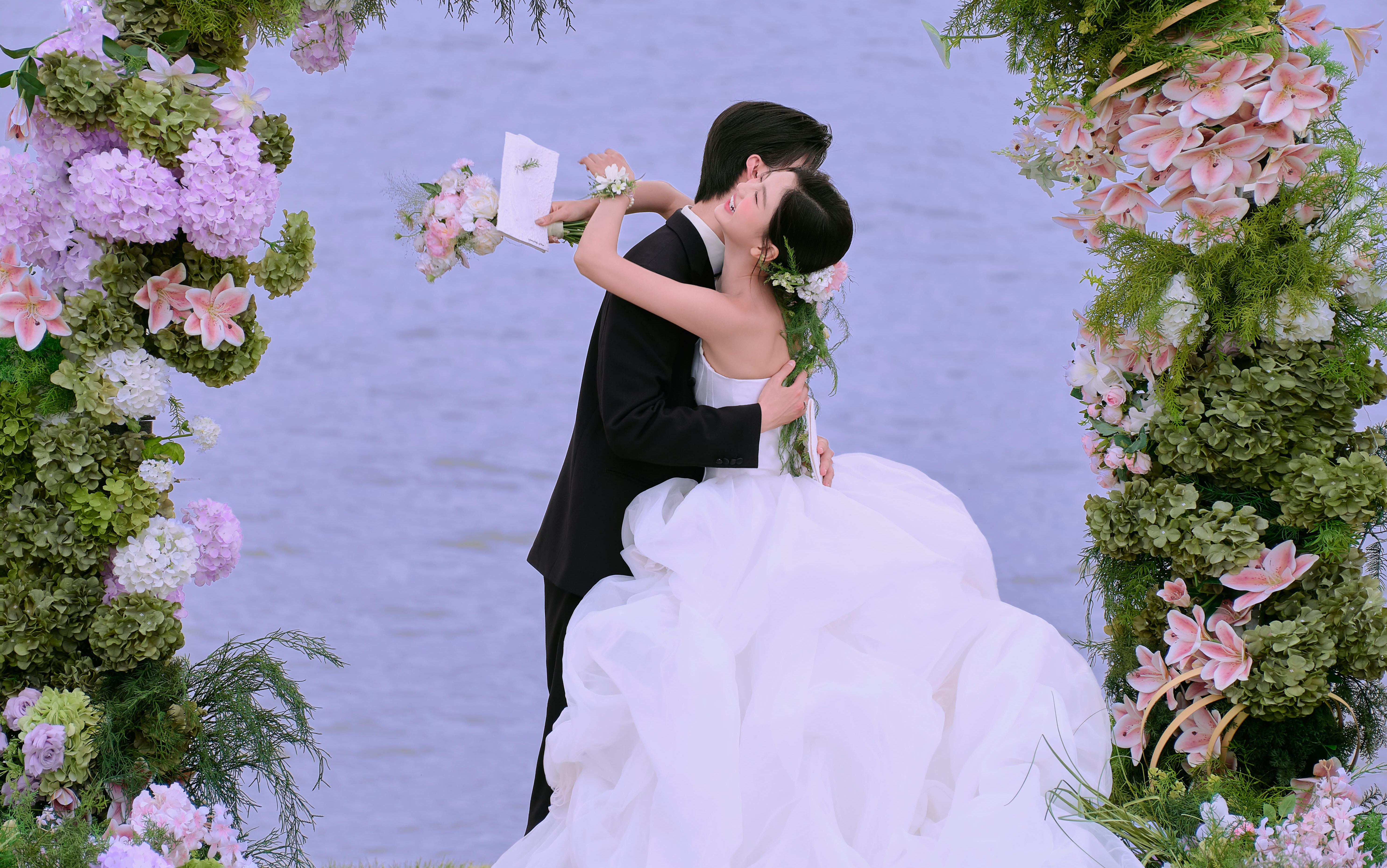 【D视觉摄影】湖边花拱门婚纱照，把韩剧婚礼场景搬