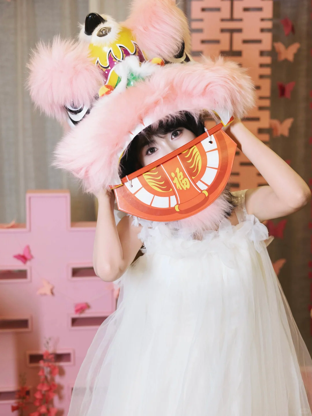 醒狮婚房粉色狮子头 中式婚房装饰布置