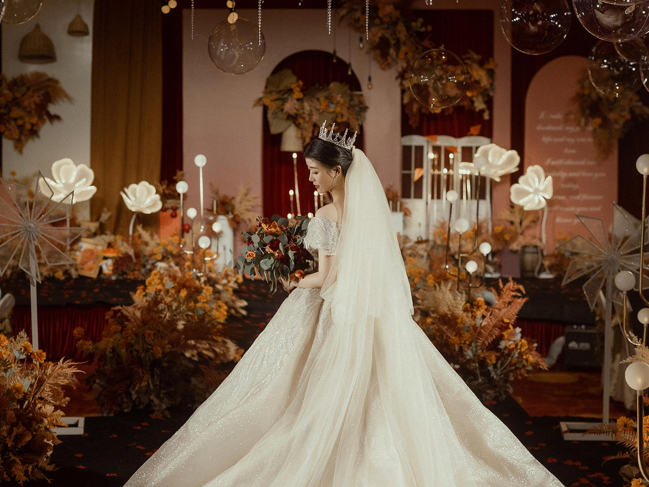 【秋日浪漫·法式秋色婚礼,花艺饱满】