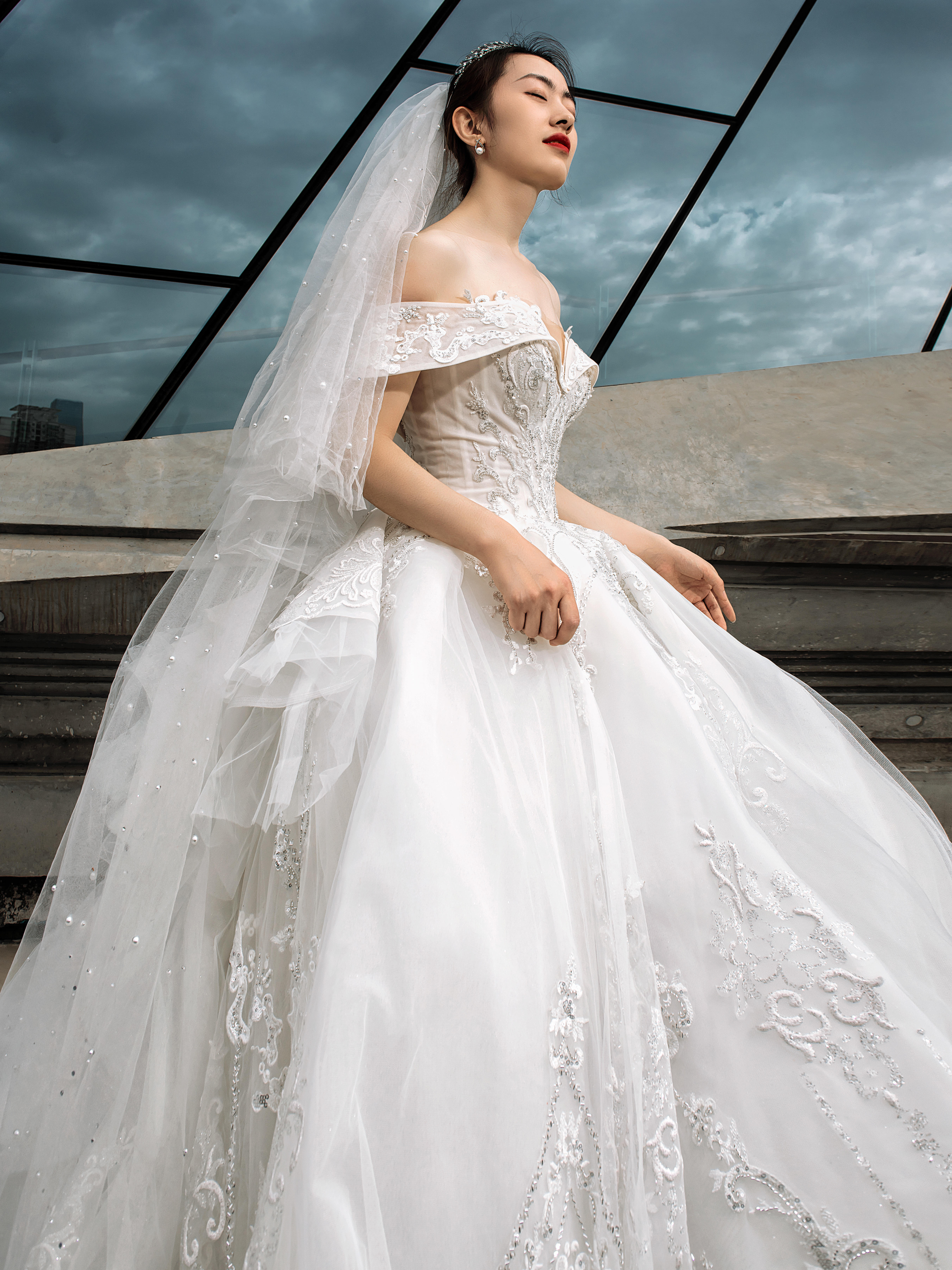 【高定】国际品牌婚纱+高定中式+礼服+总监跟妆