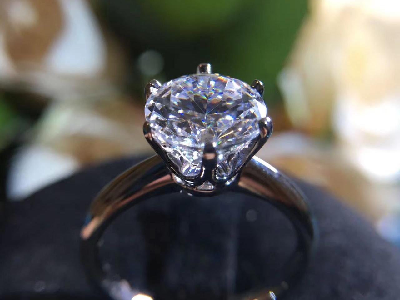 非梵钰禧｜18K白经典款六爪1克拉高托结婚钻戒