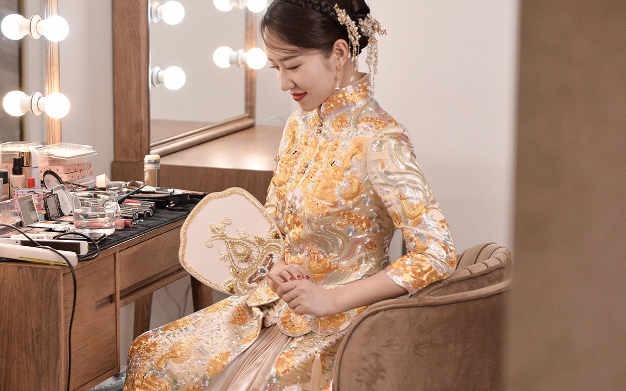 重工真丝手绣龙凤褂修身气质高定款