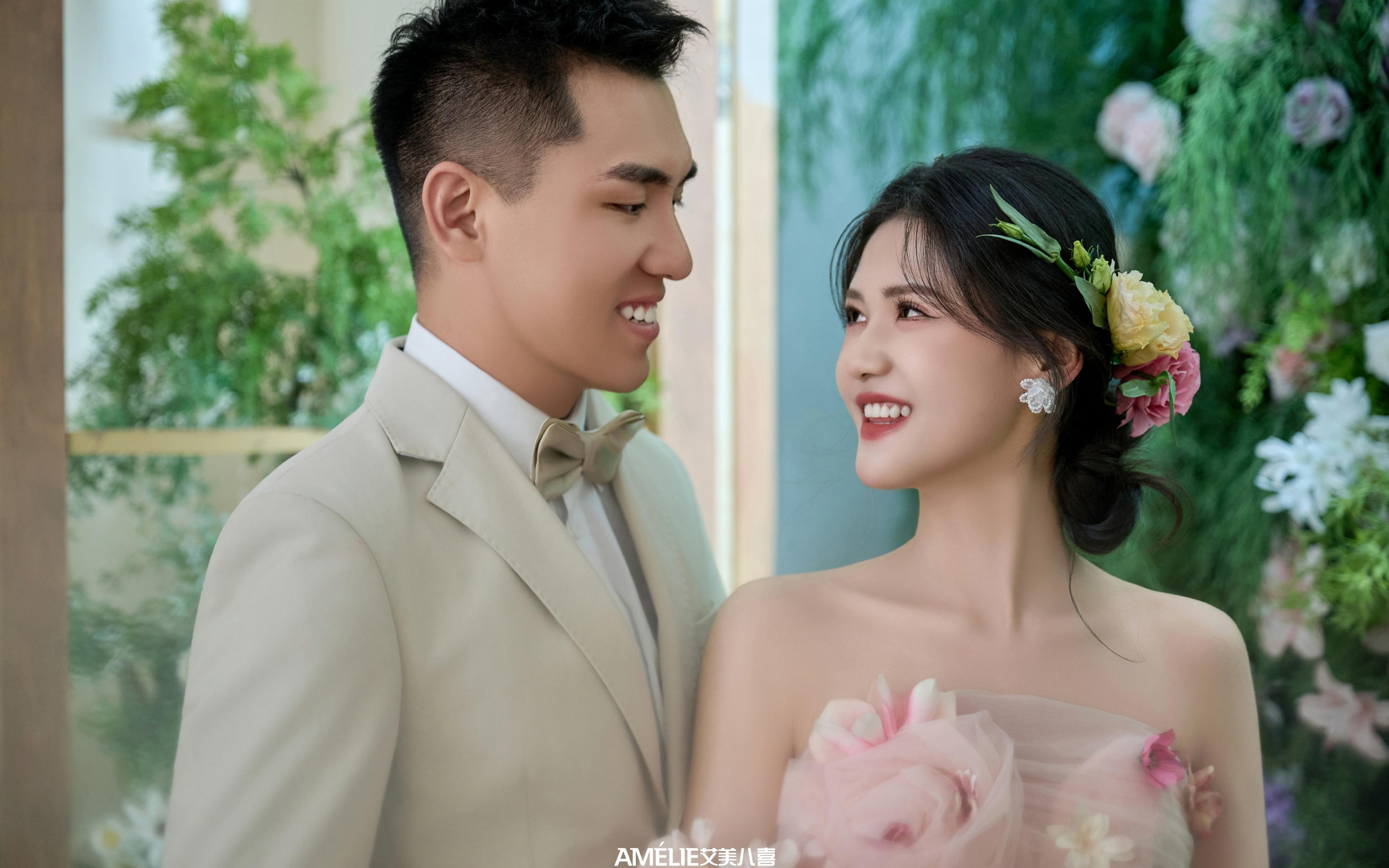 花墙粉纱婚照！灵动感拉满✨