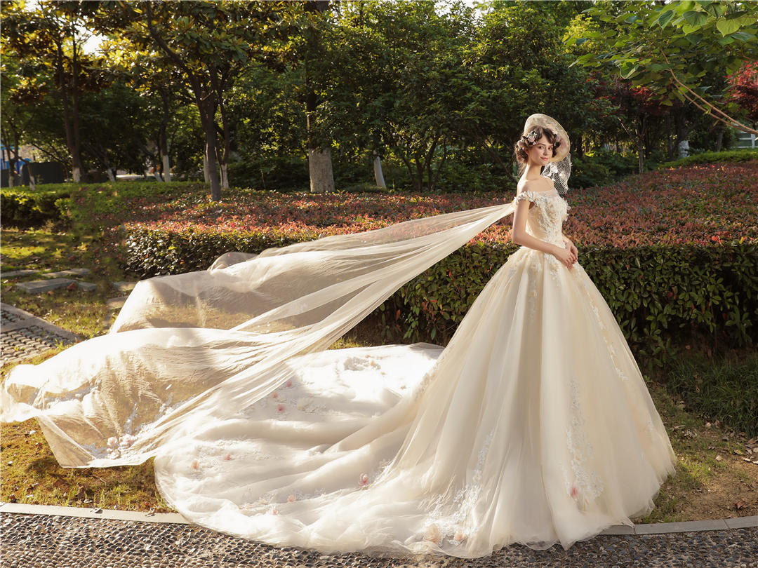 【全馆任选】出门纱/中式+大拖尾主纱+2件礼服