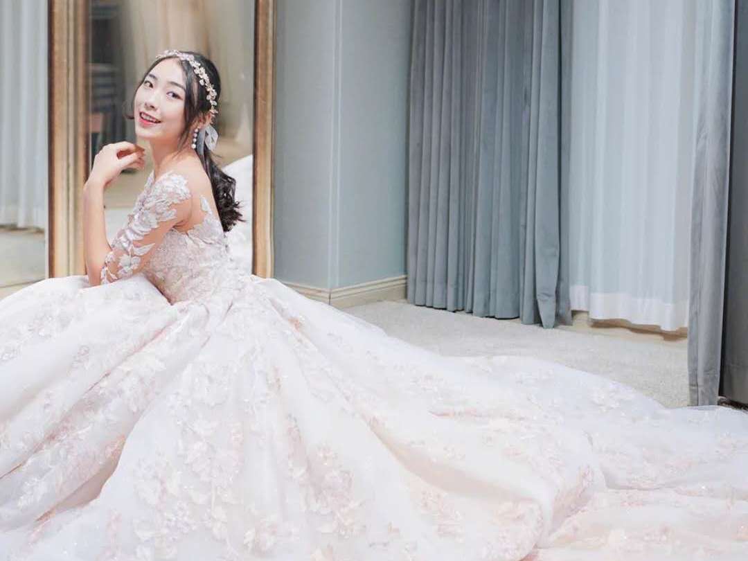 【超值女神套餐】新款婚纱礼服3件套+新娘跟妆服务
