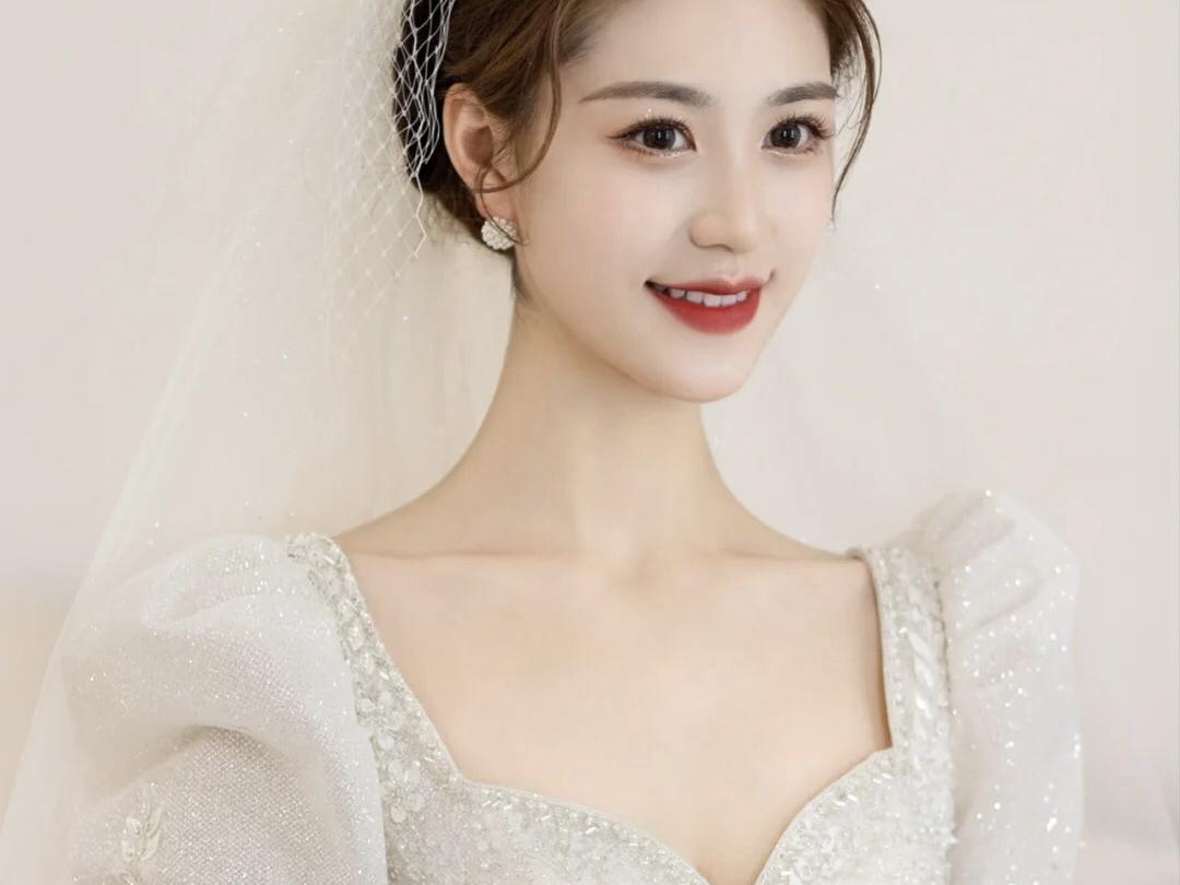 高级化妆师+全天跟妆+3套妆造+赠送妈妈伴娘