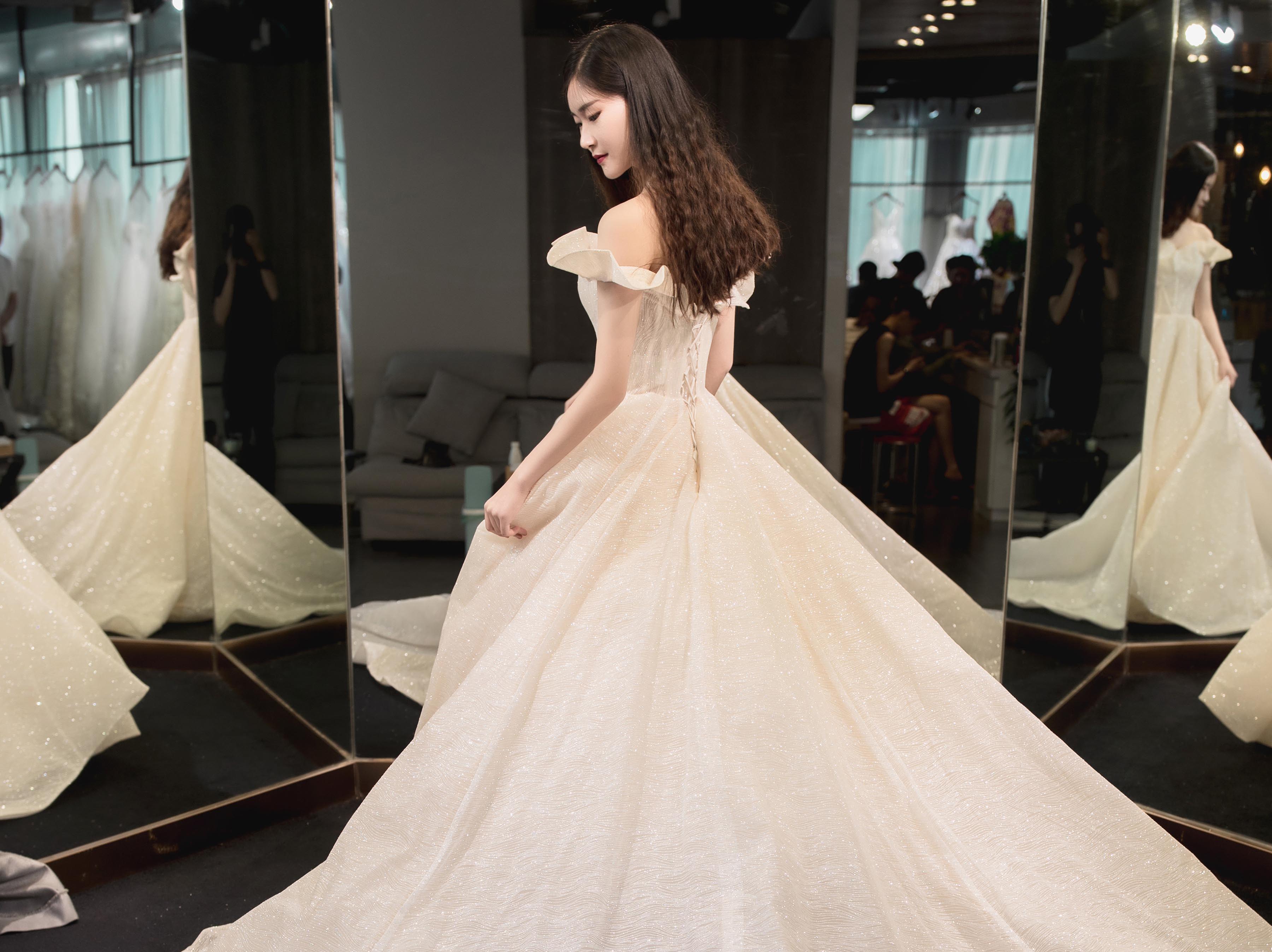 雅氏嫁衣  荷叶边主纱   