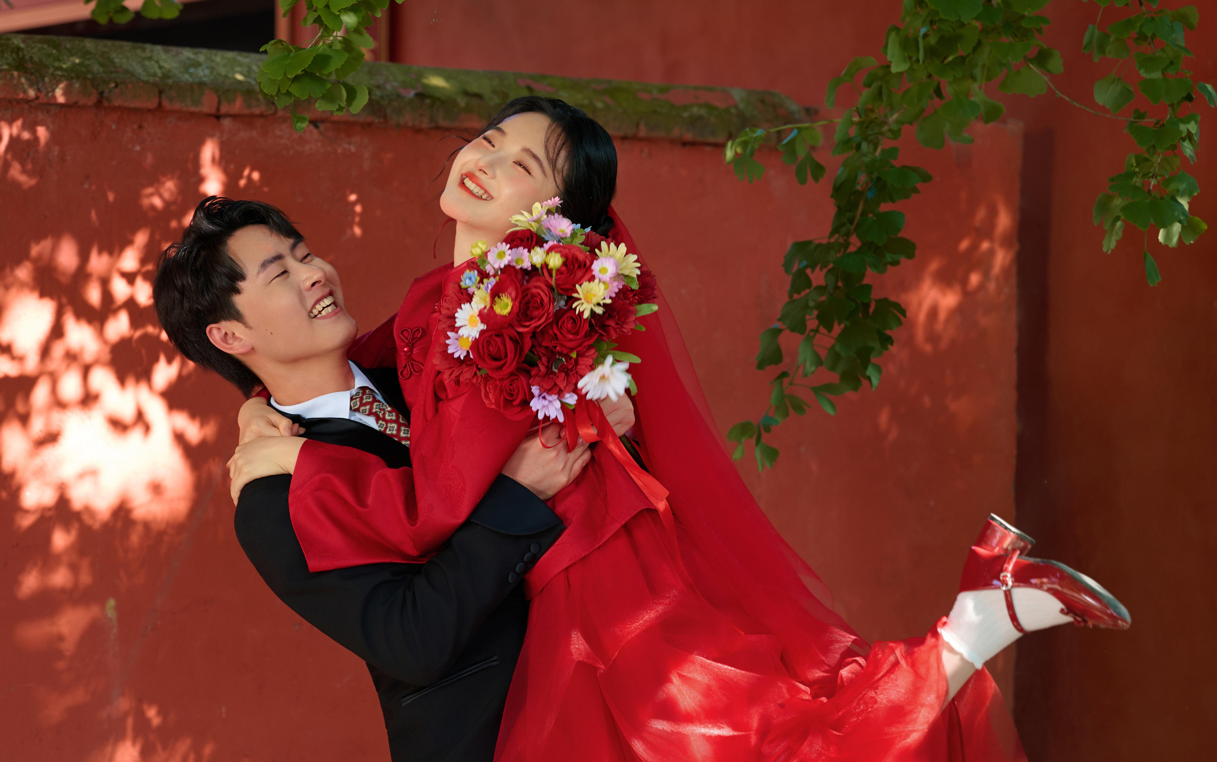 《中国红》新中式红墙喜嫁风婚纱照