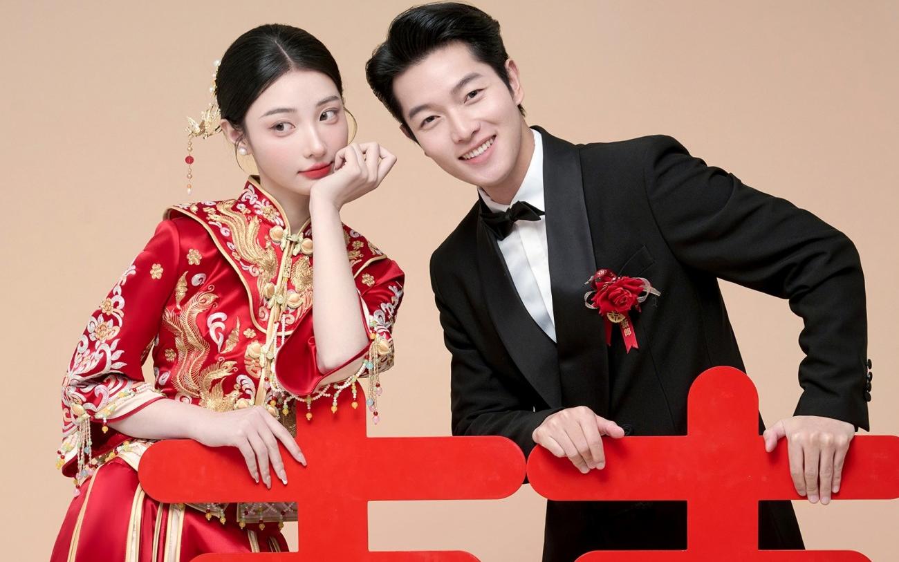 初见乍欢，久处仍怦然。