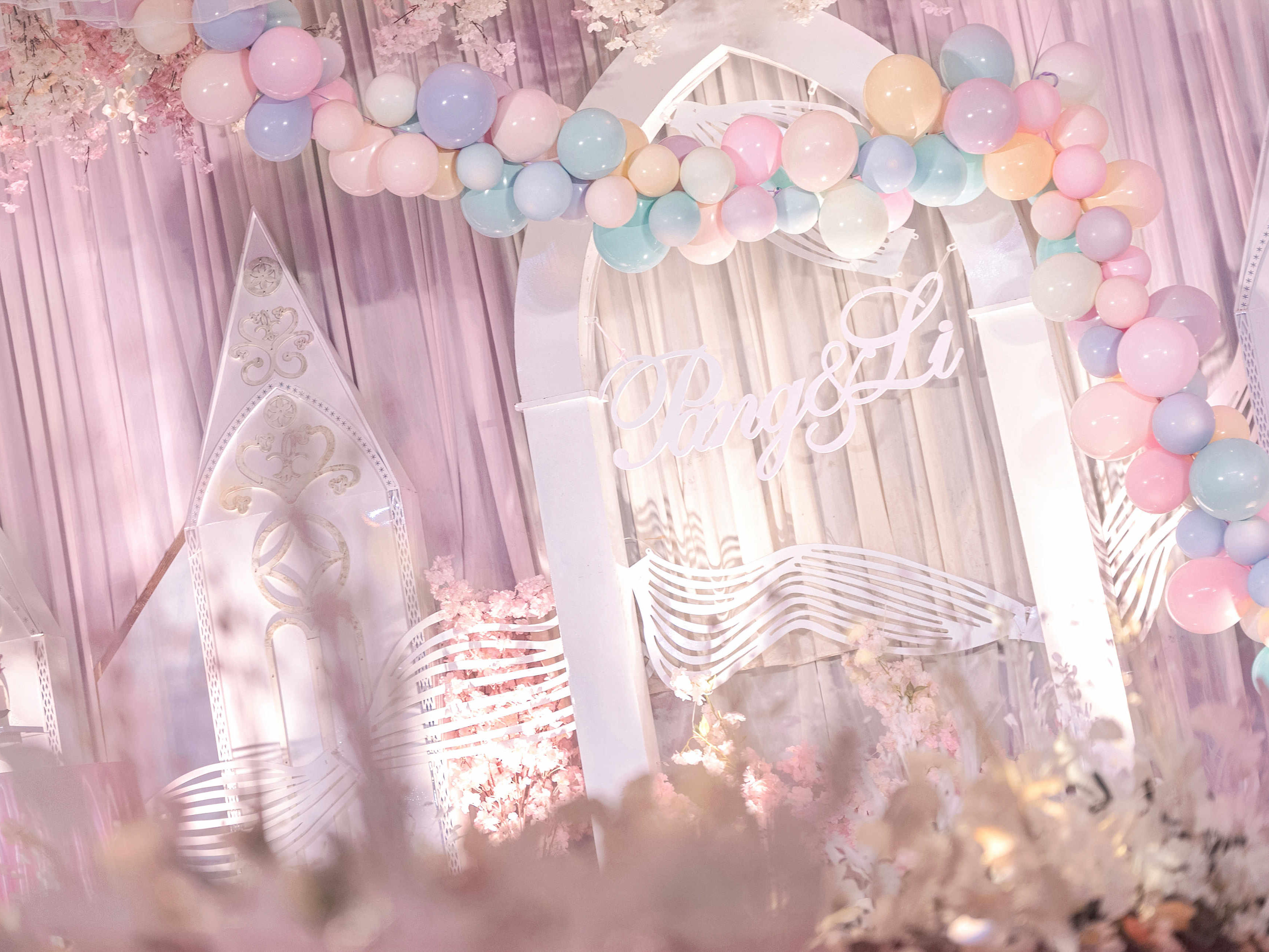 【梦幻城堡甜粉婚礼】甜美了我的少女心，热卖中