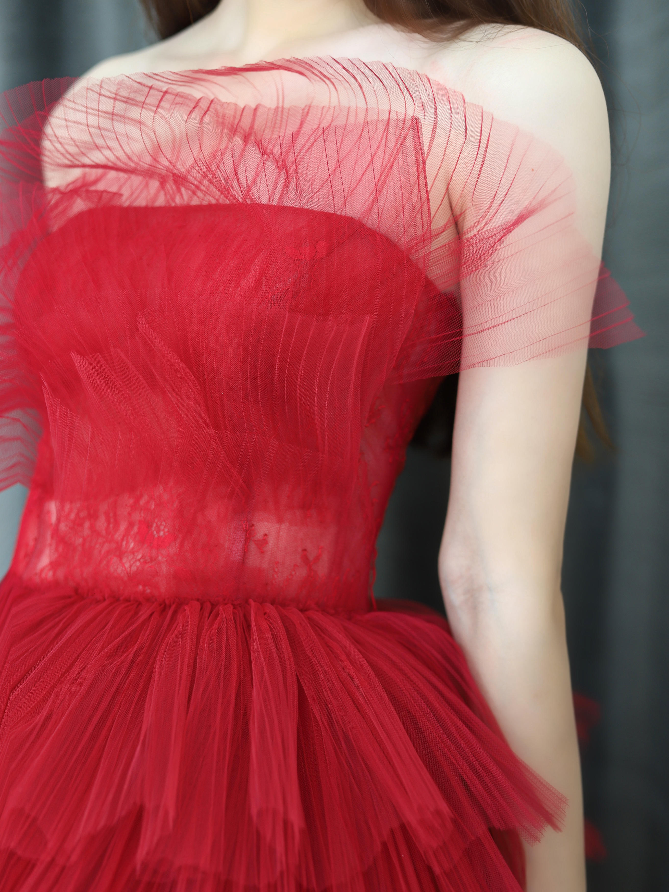 设计师款红色礼服，在逃公主