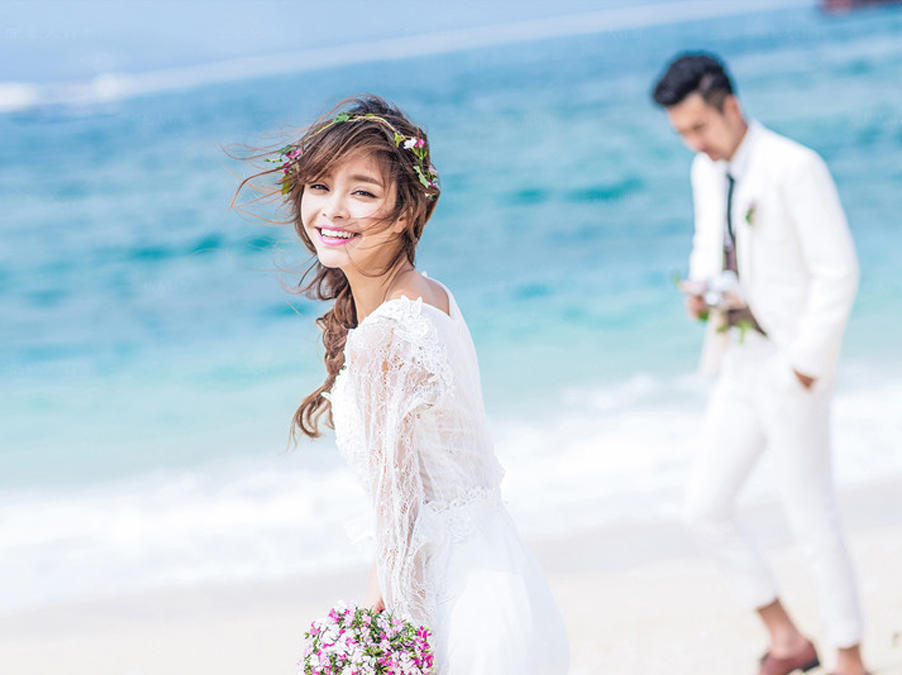 天爱婚纱摄影_洛天依图片婚纱(2)