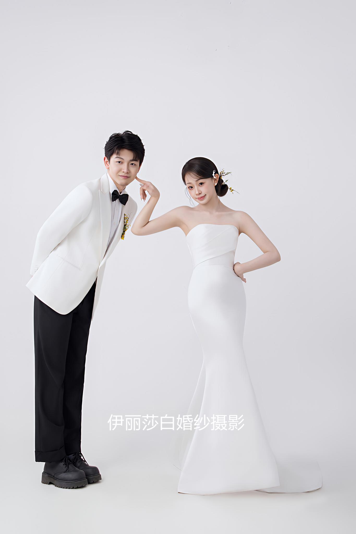 4699套餐送：跟妝+新娘4套+伴娘服+伴郎服 