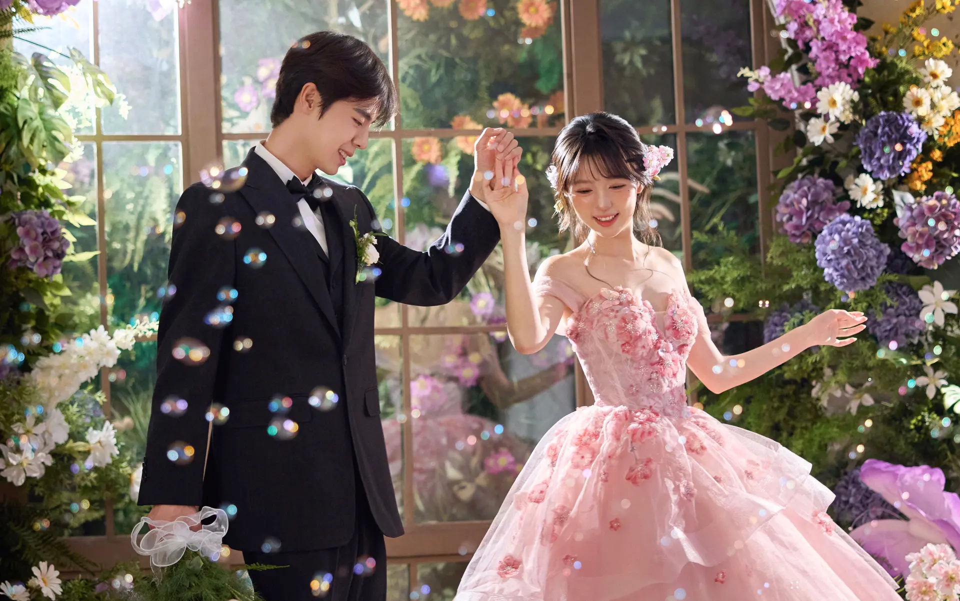 春日浪漫新作！在法式花房婚纱照中坠入爱河