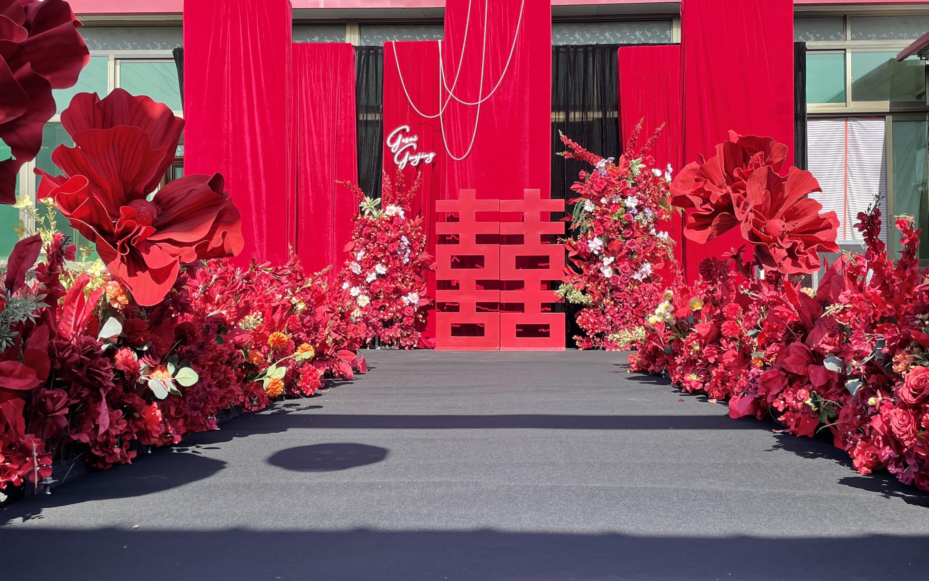 紅黑交織 簡(jiǎn)美儀式