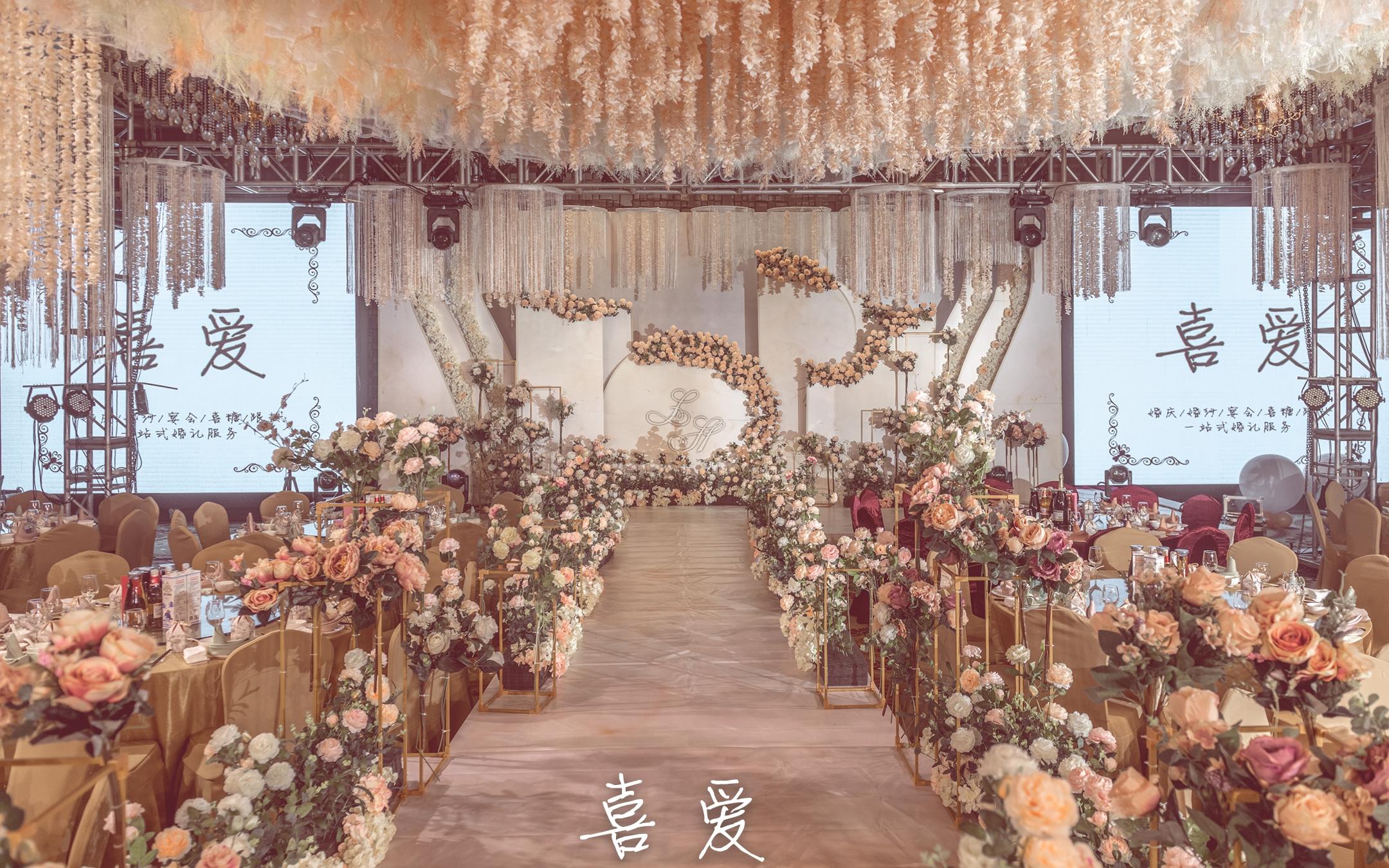 喜爱婚礼 紫色浪漫全吊顶布置礼堂婚礼