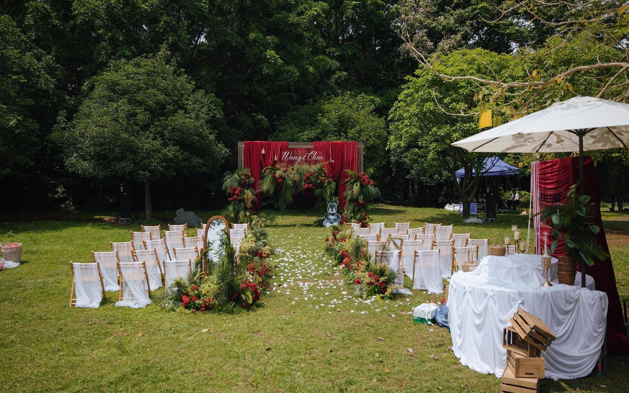 戶外紅色布幔婚禮