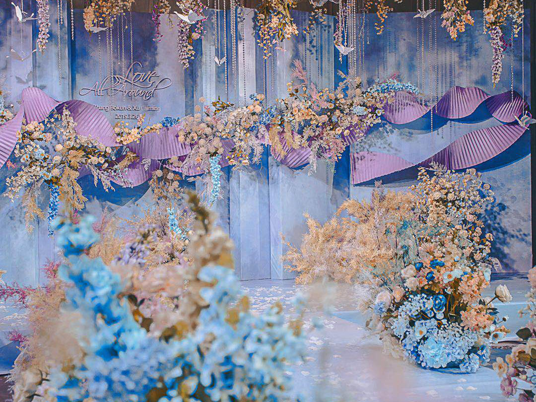   设计感蓝紫色小高级婚礼