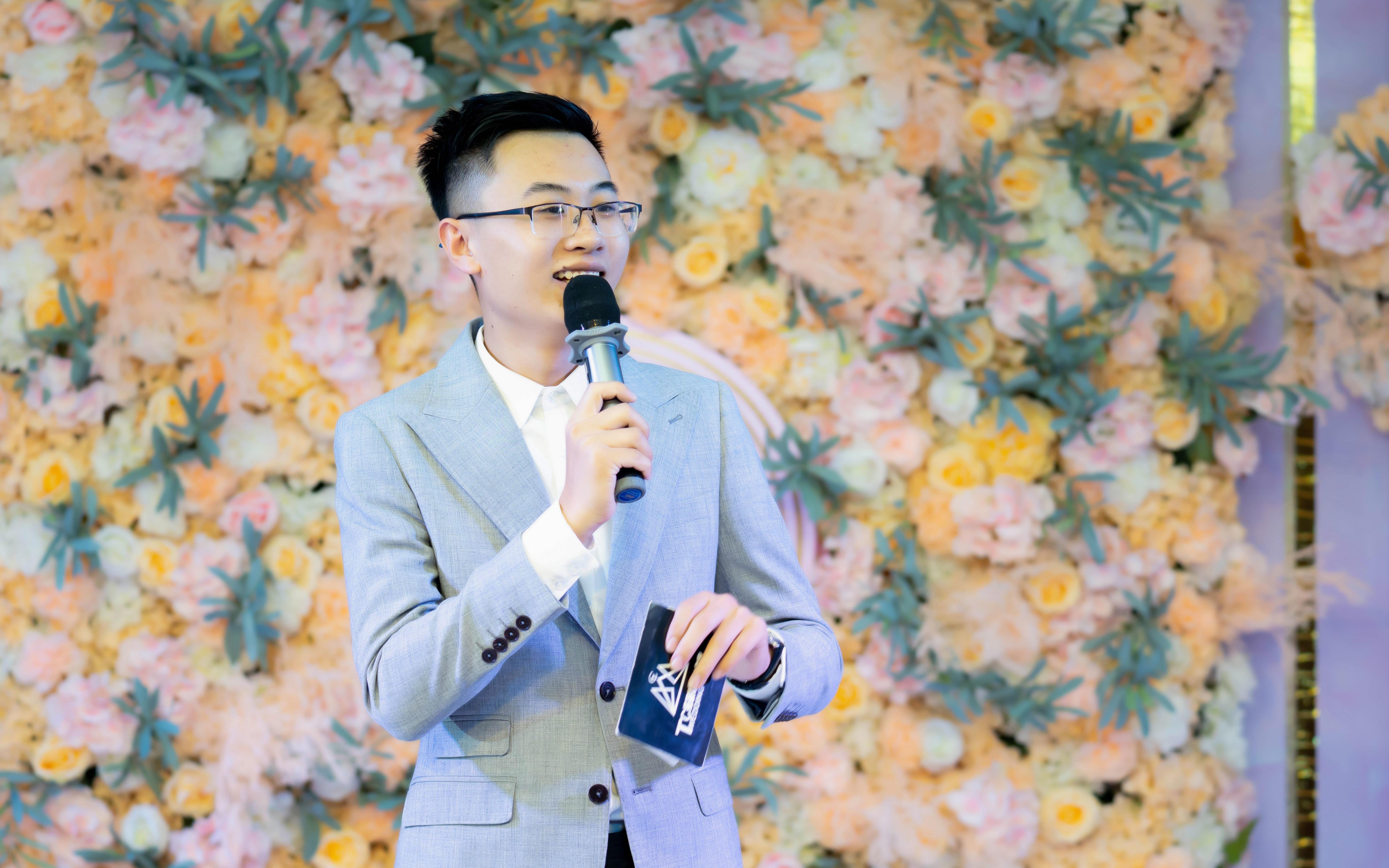 90后新生代主持＋专业流程策划＋婚礼花束8件套