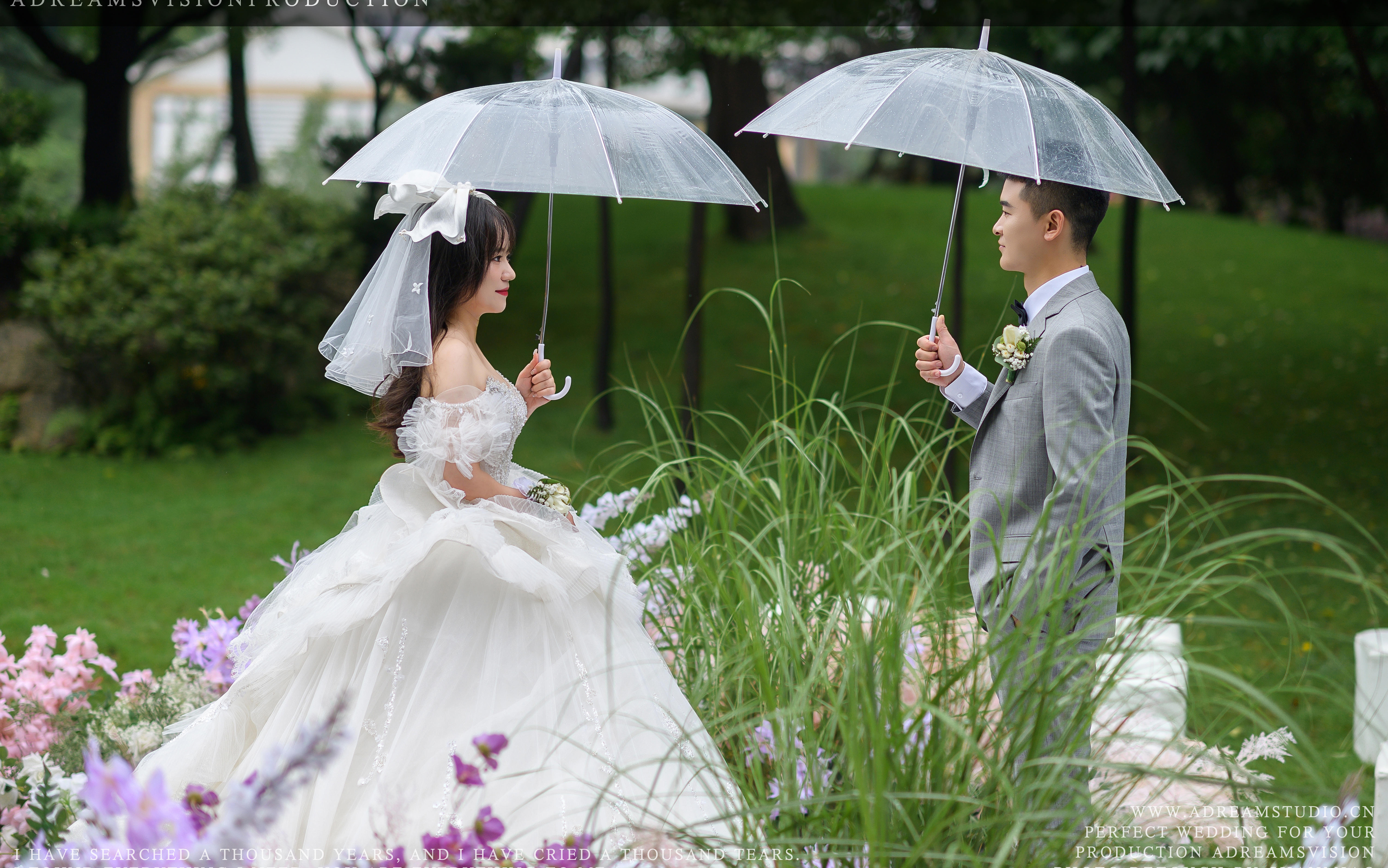 户外草坪婚礼梦幻花海