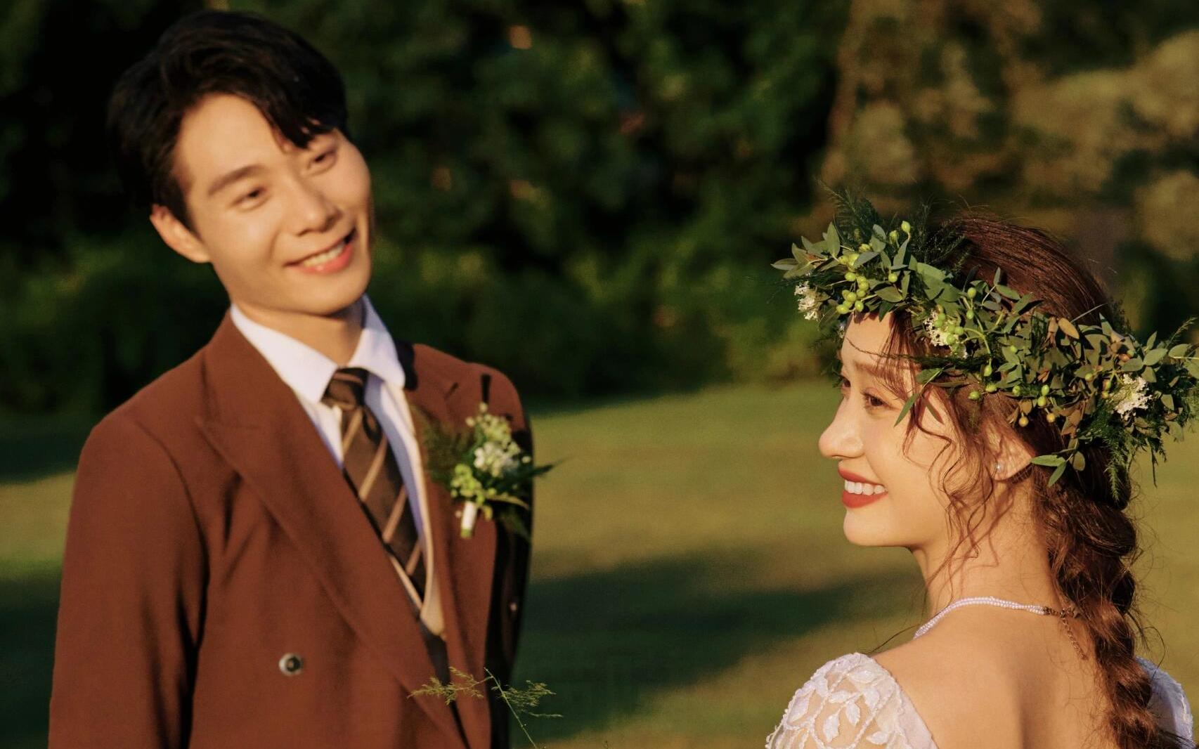 可以拍到的草坪婚纱照!
