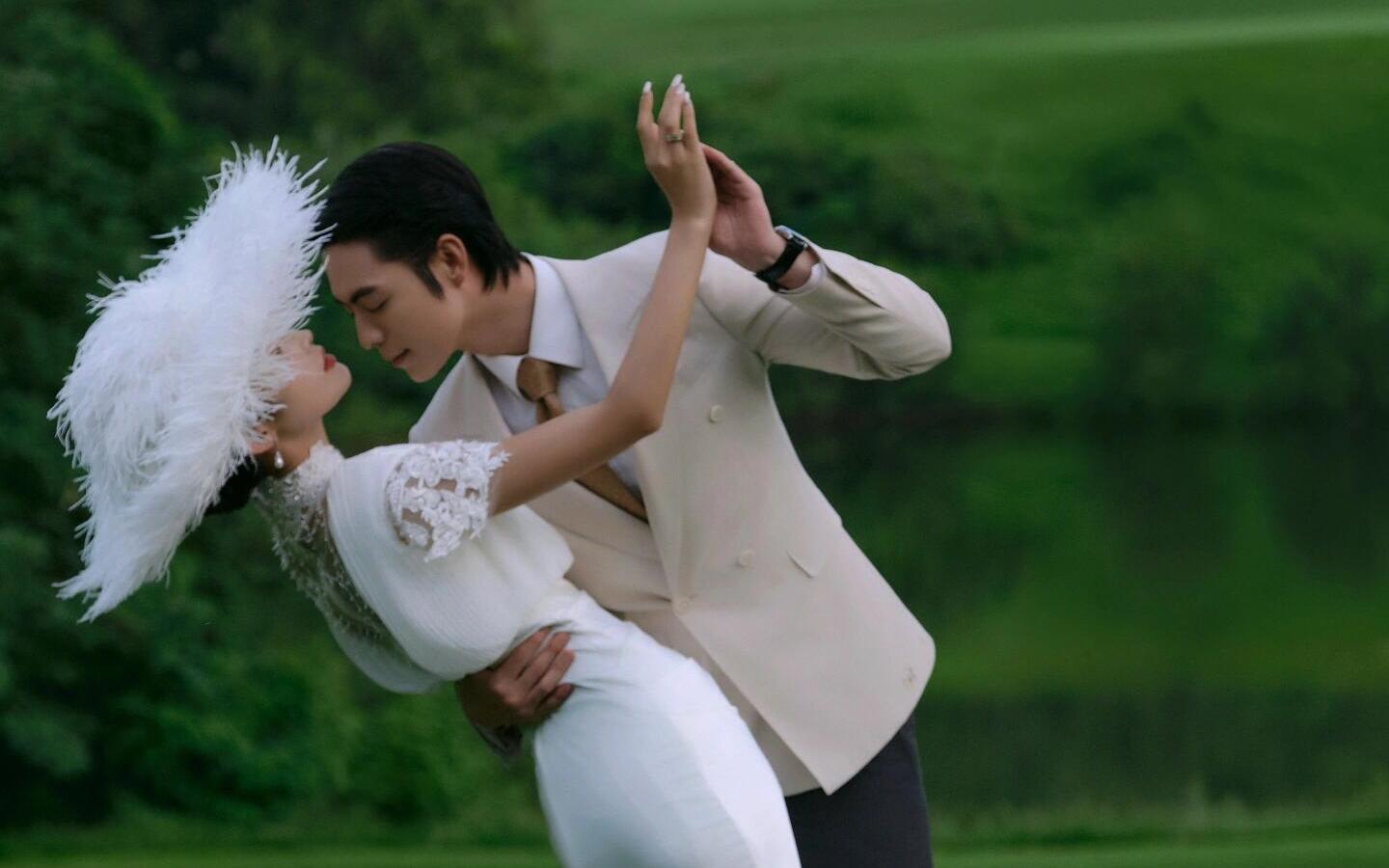 超绝的高尔夫草坪婚纱照｜活人感