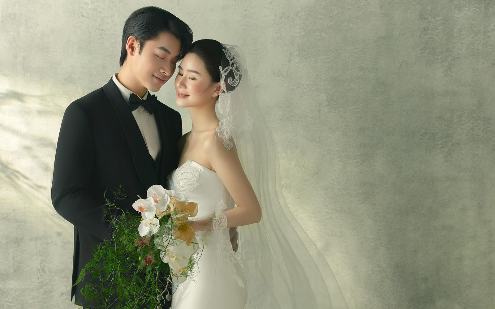 复古油画内景婚纱照