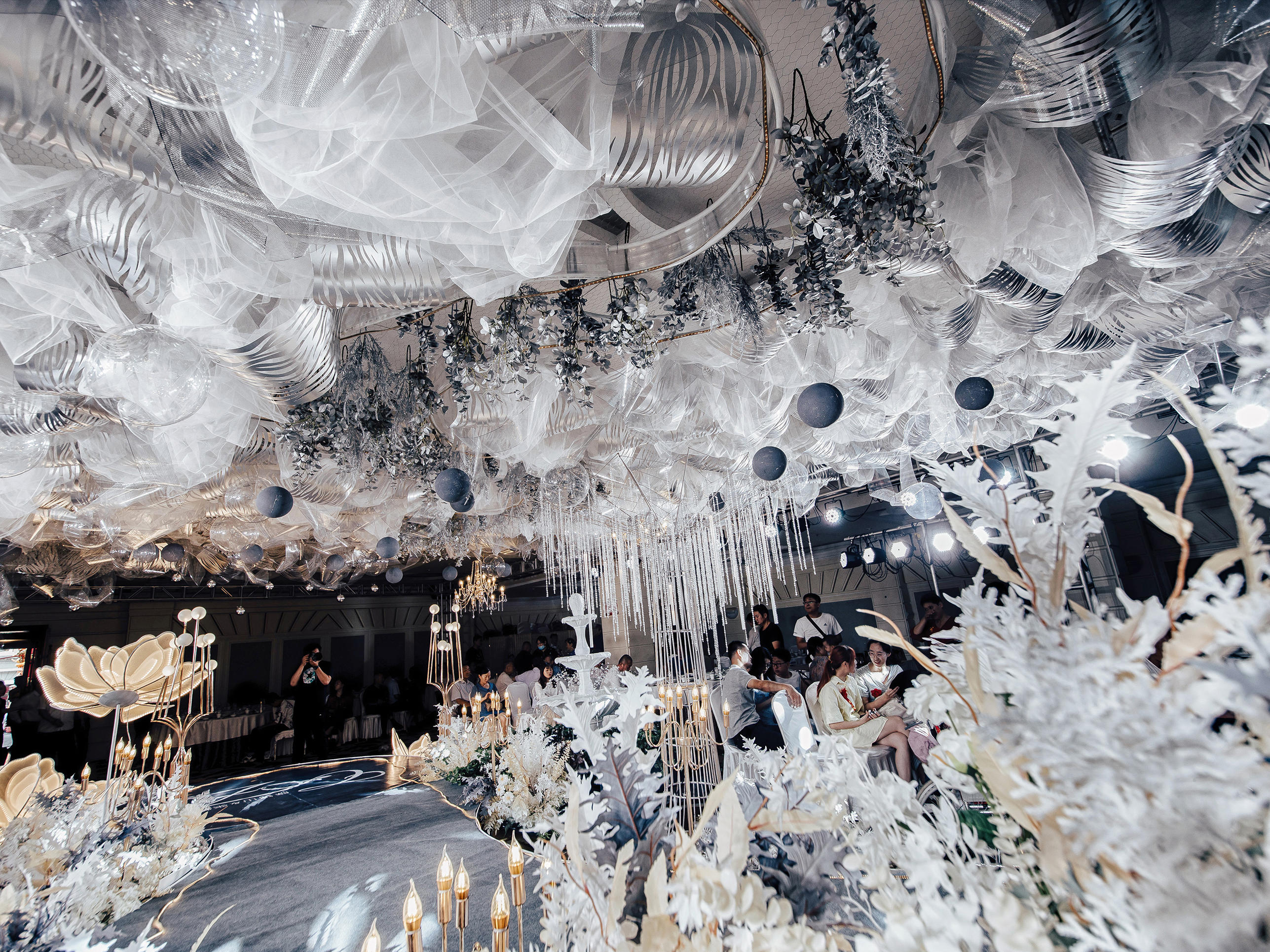 极简的高级灰，丰富视觉感受的同时又具有现代设计感