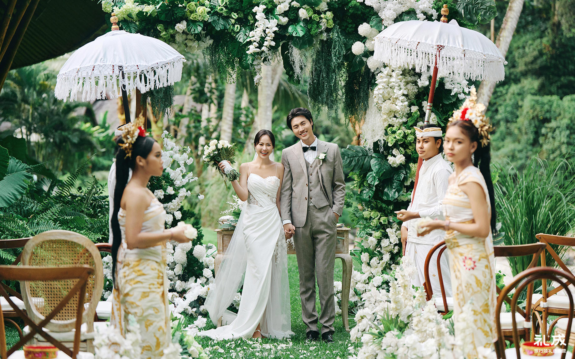『海外目的地婚礼』巴厘岛小清新草坪婚礼