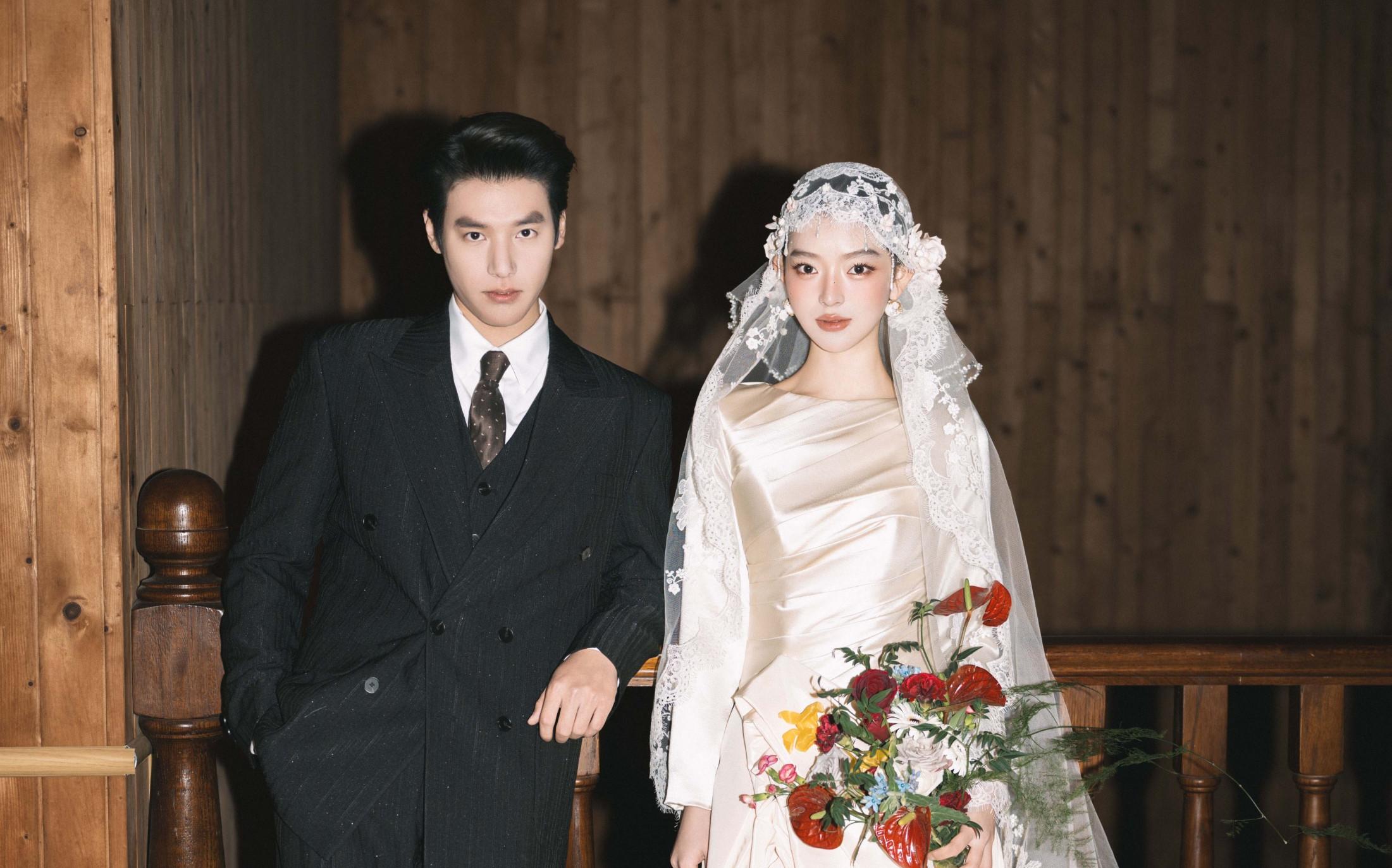 木屋婚照｜黑西装与缎面白纱的港风仪式感