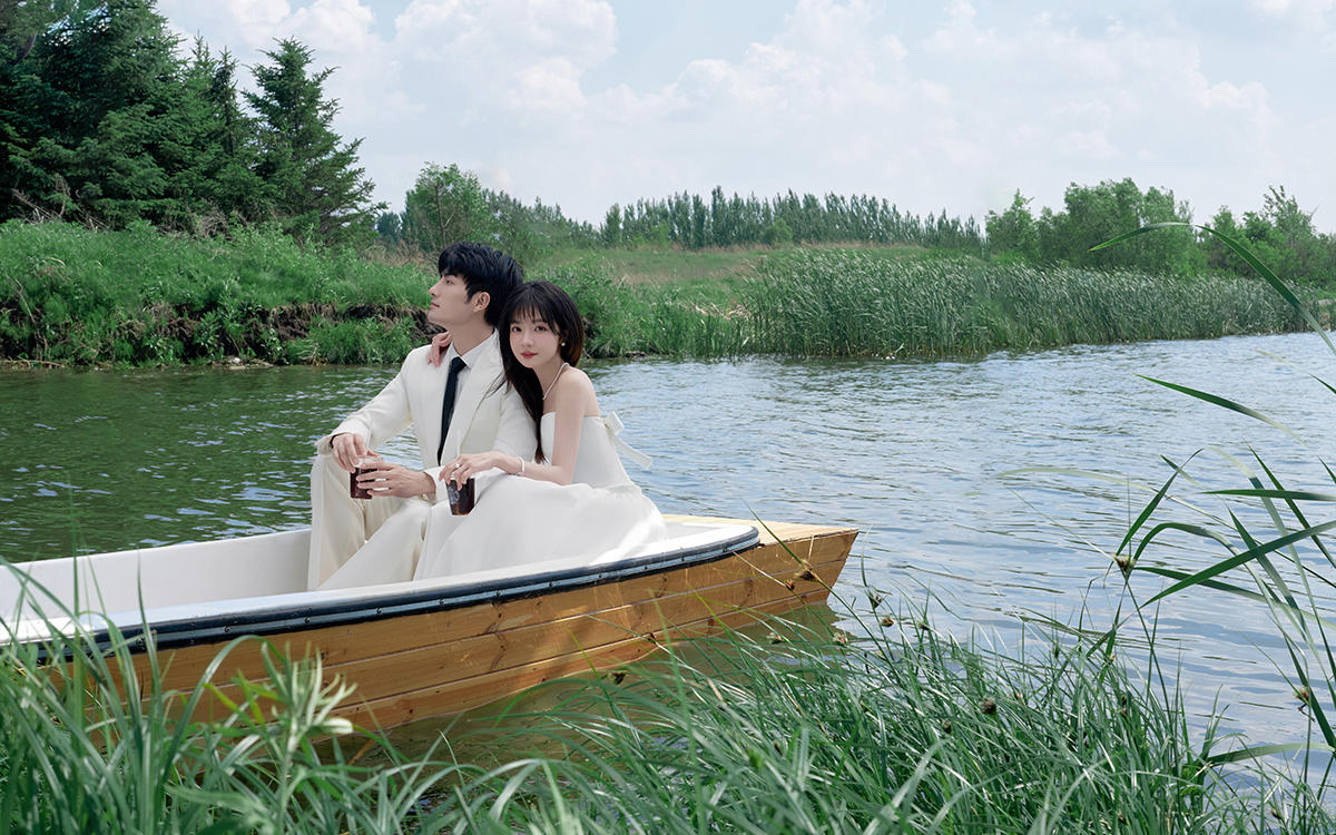 初秋湖邊文藝風(fēng)婚紗照??甜蜜感滿滿