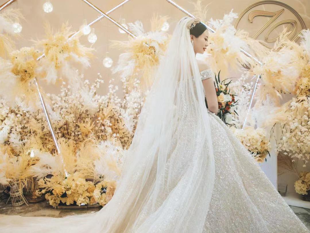 小预算温馨婚礼—香槟金安利给你