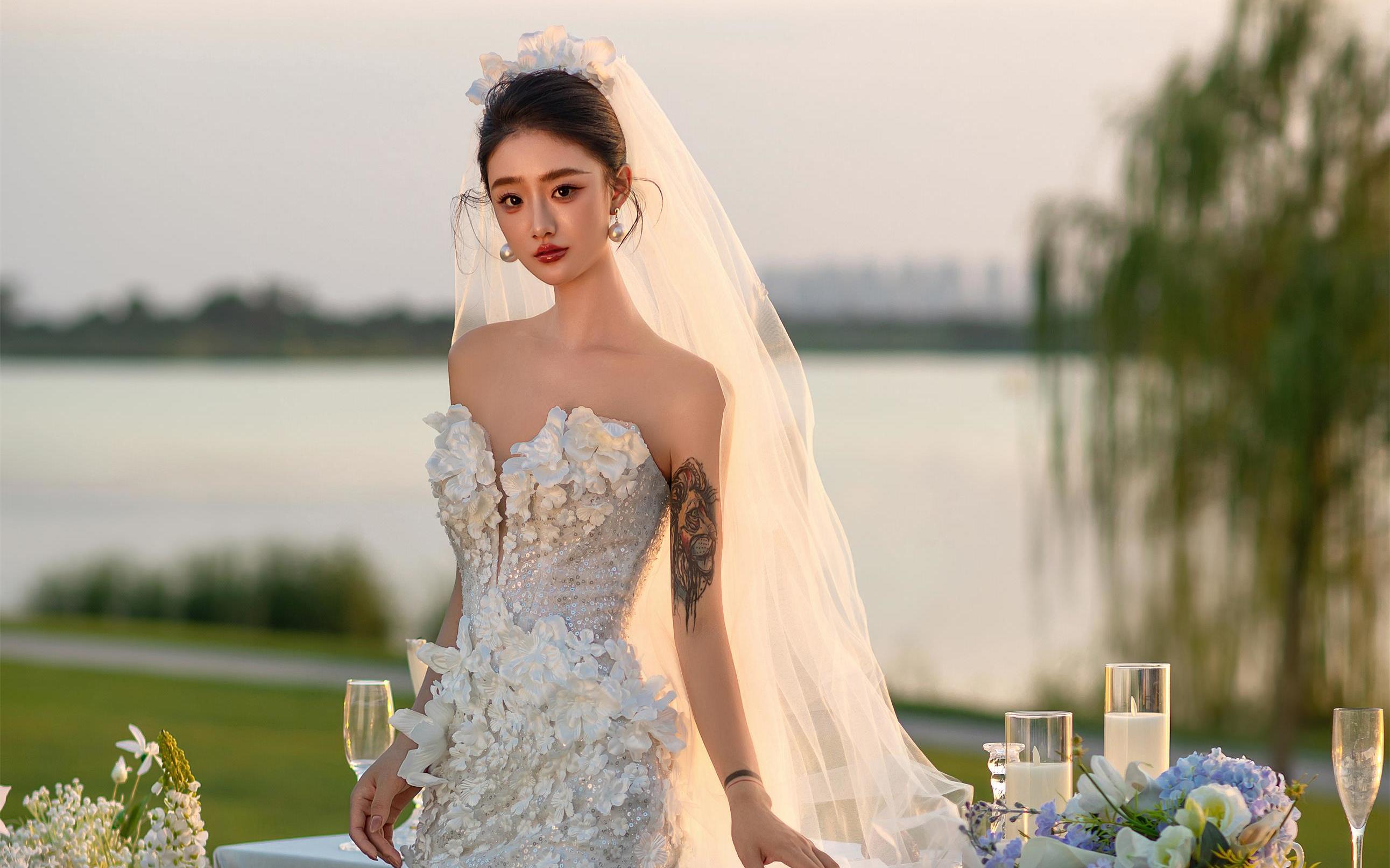 “日落下墜·浪漫置頂”電影感紀(jì)實(shí)婚紗照