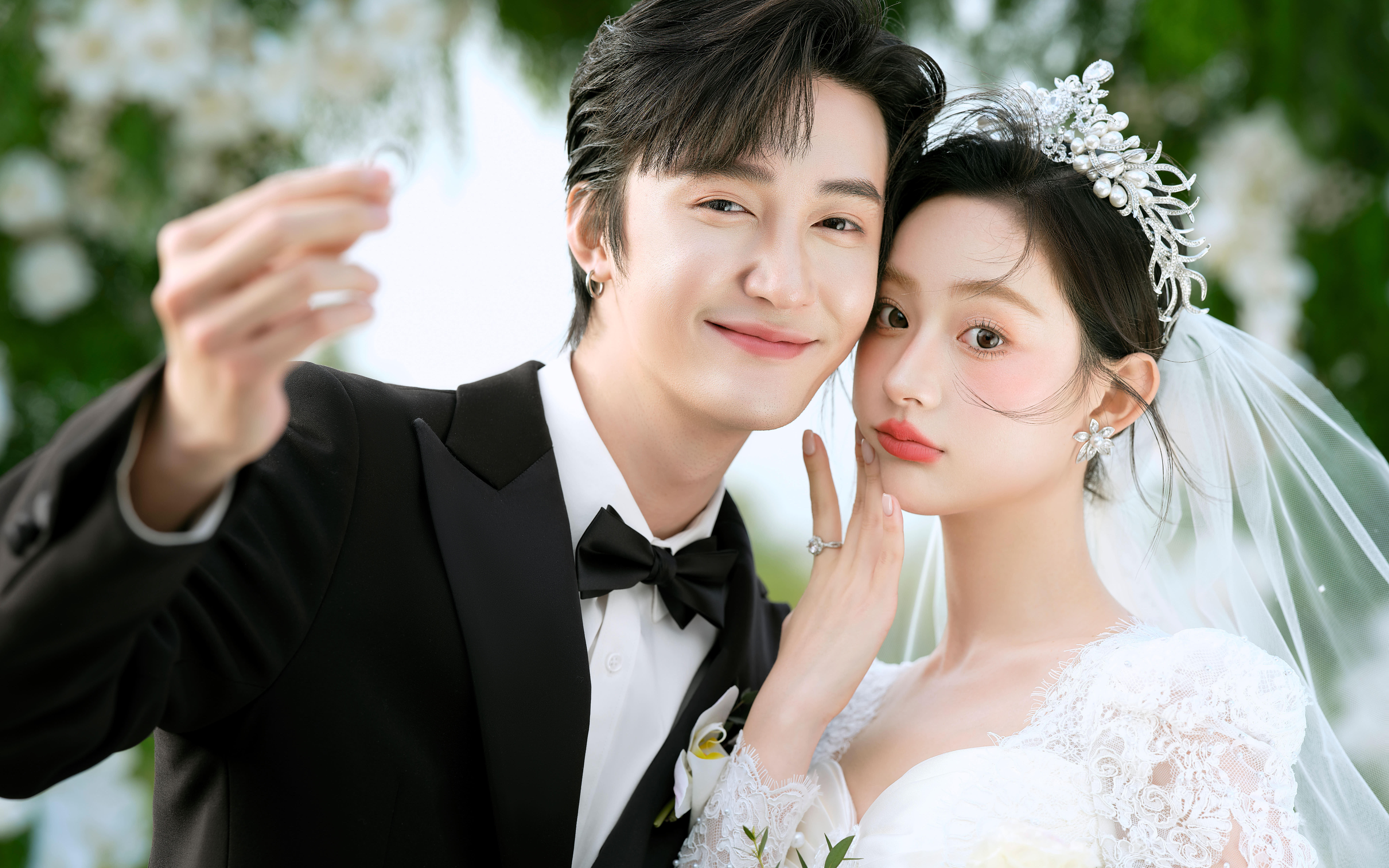 這個(gè)婚紗照好像韓劇里的婚禮現(xiàn)場(chǎng)啊啊