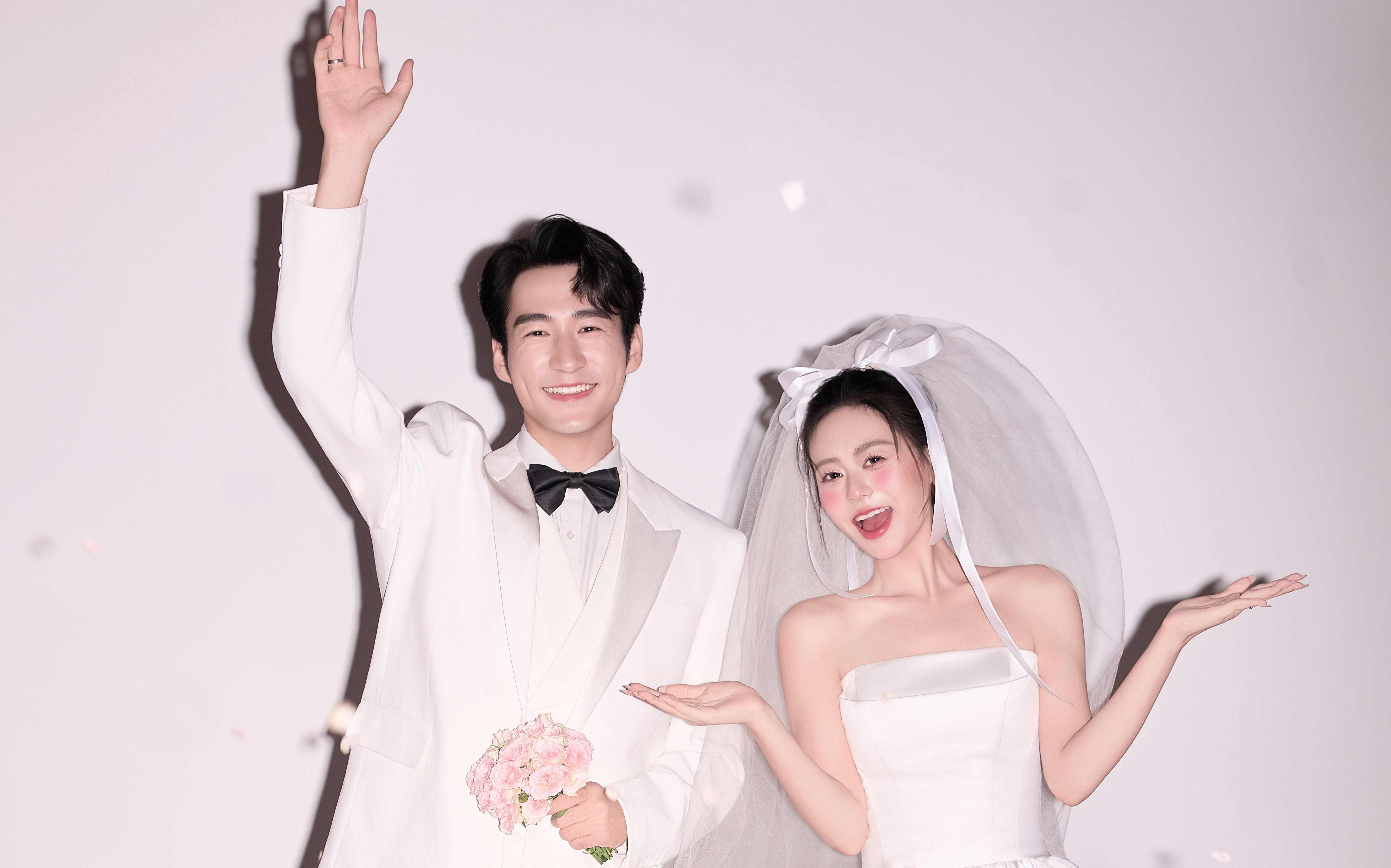巨型大蛋糕太吸睛了??室內(nèi)膠片風(fēng)婚紗照