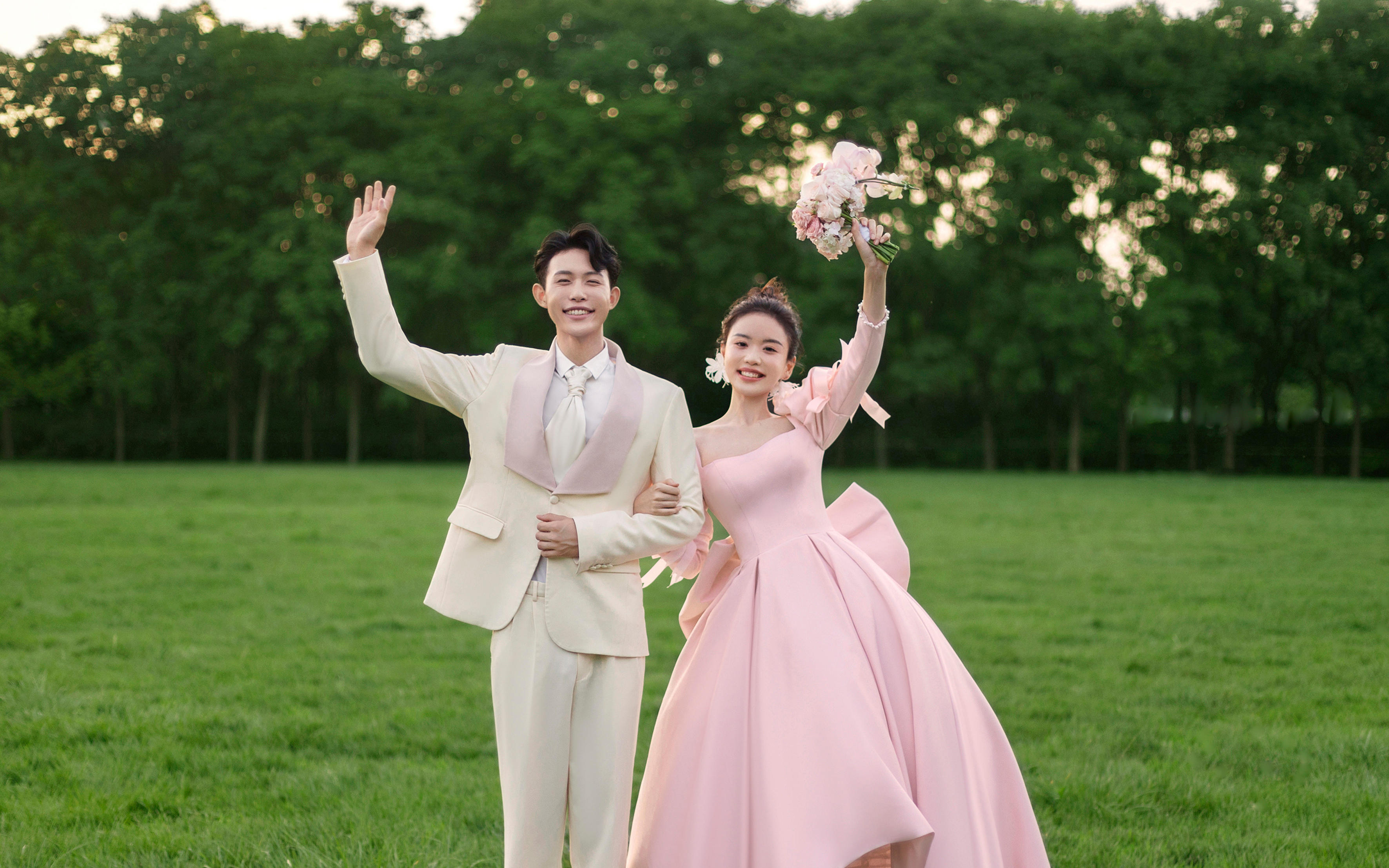 【法式印象】谁说婚纱照只能白纱？粉绿CP甜到犯规