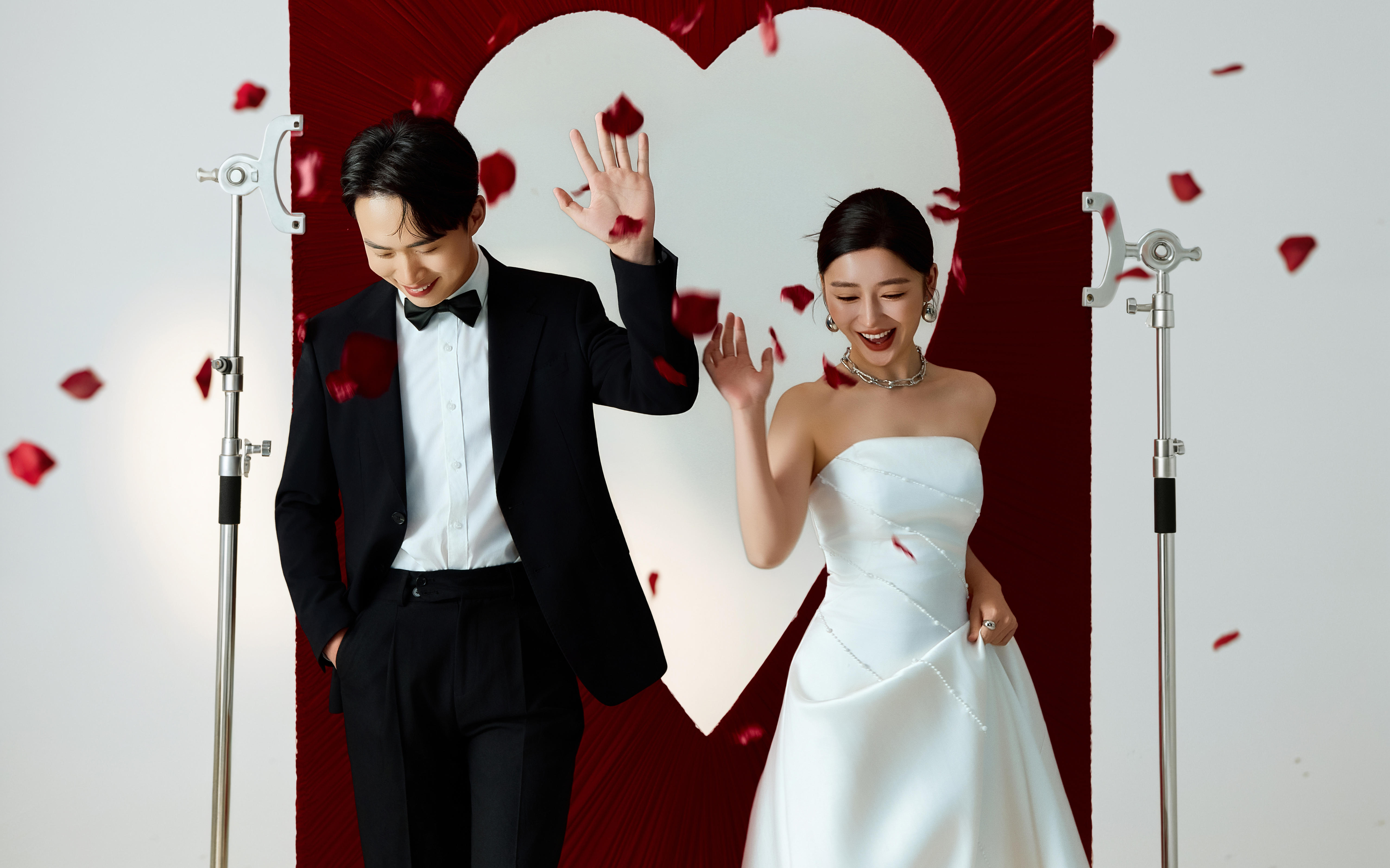 時尚棚拍甜酷風婚紗照