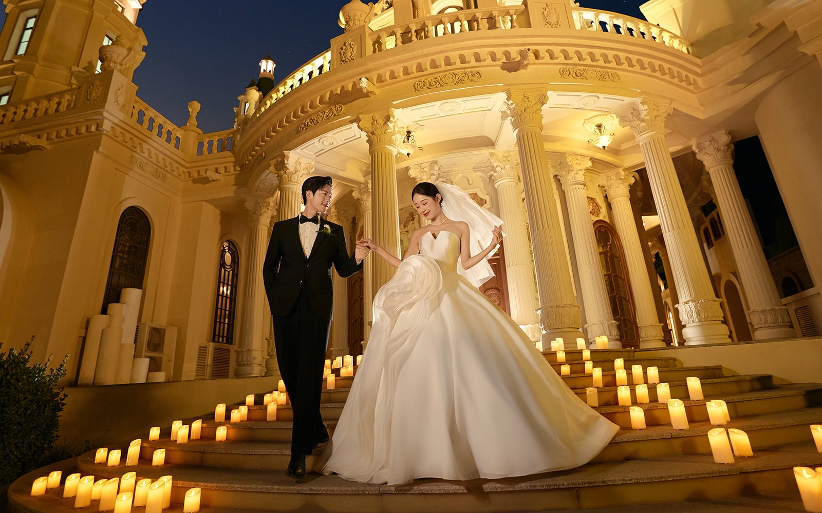 夜景城堡婚纱照，烛光里的浪漫童话婚礼