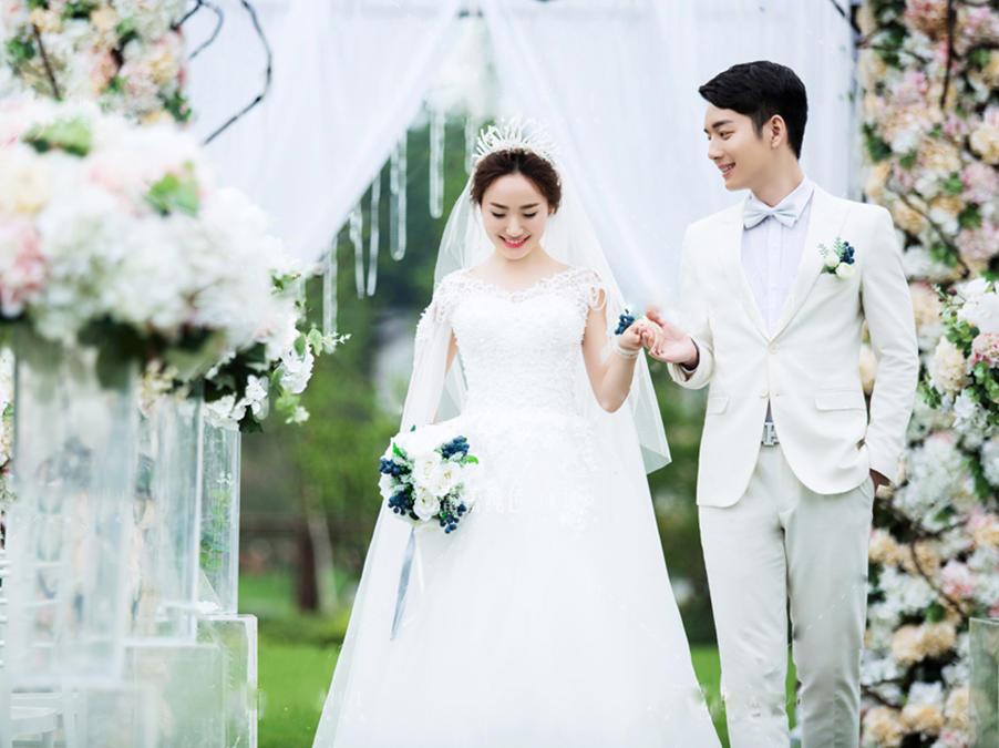 贵阳拍婚纱照价格_贵阳二手车价格及图片(3)