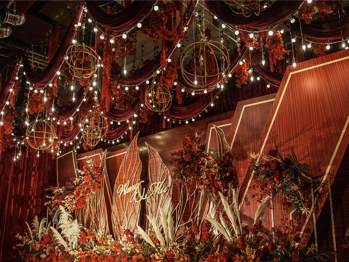 专家级策划师，魅力红黑搭配唯美大气婚礼！