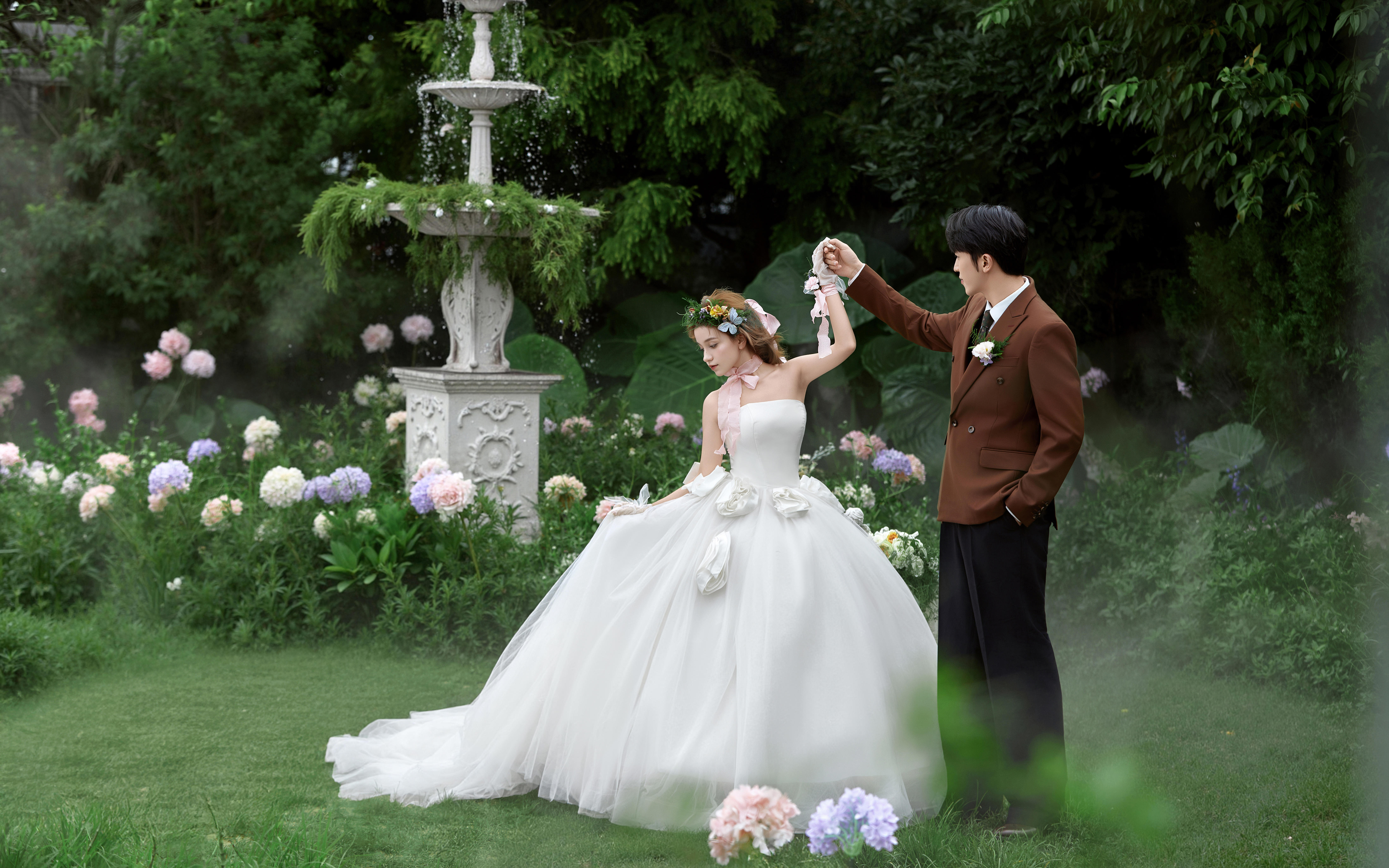 闯入大理暮光森林 被绿意和温柔紧紧包裹的婚纱瞬间