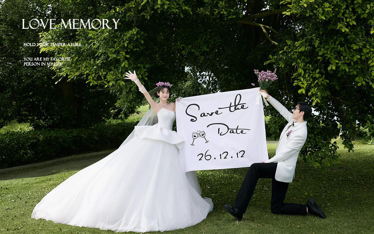 Wow?結(jié)婚必拍的森系草坪婚紗照太美了??