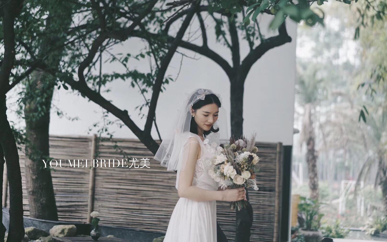 尤美婚纱造型森系户外婚礼预告美照