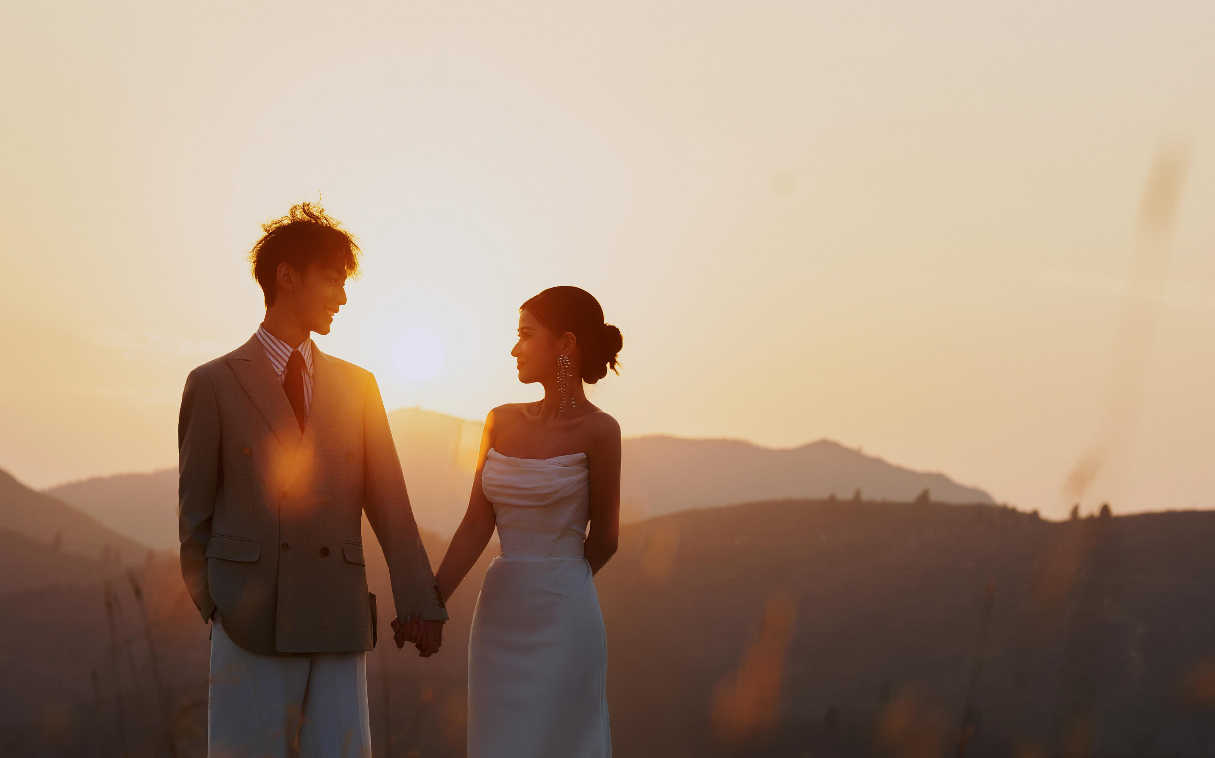 氛圍感至上！山頂電影感婚紗照太高級啦