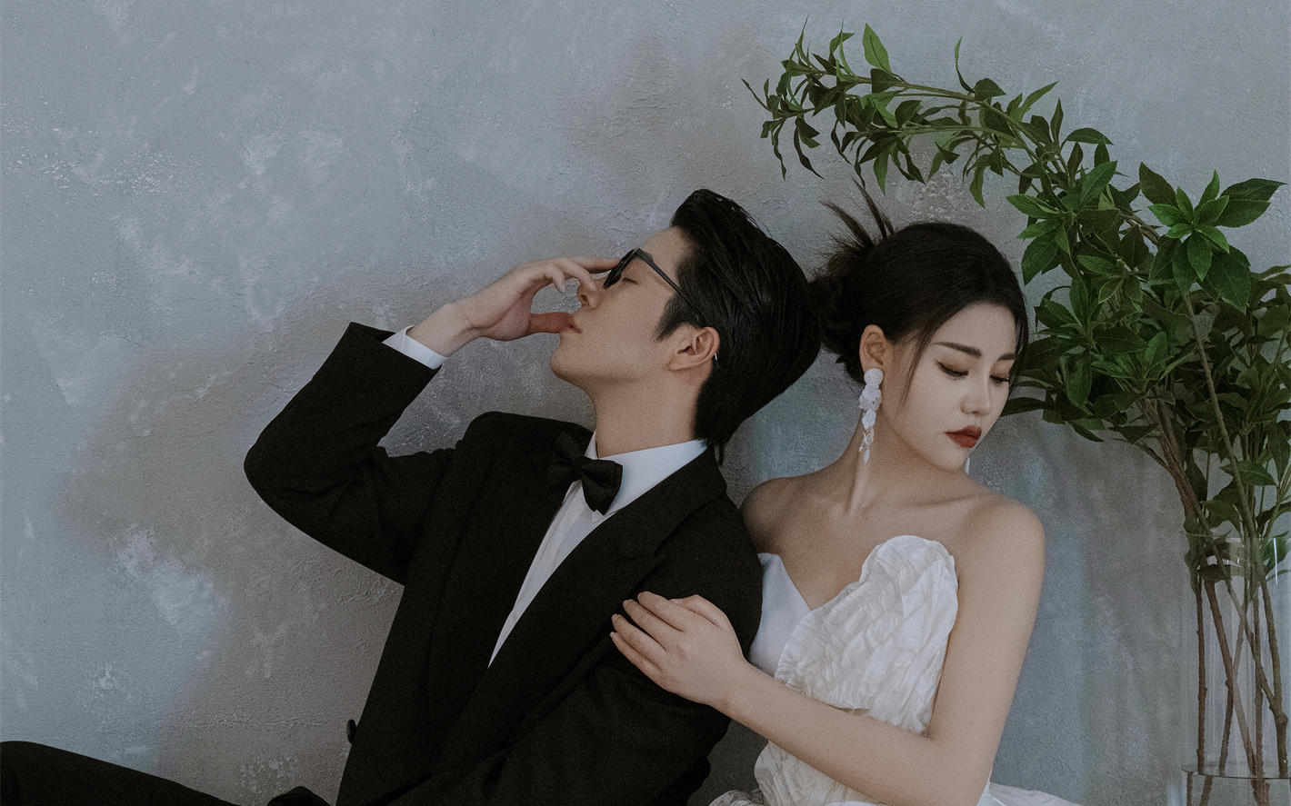 高级清冷感婚纱照