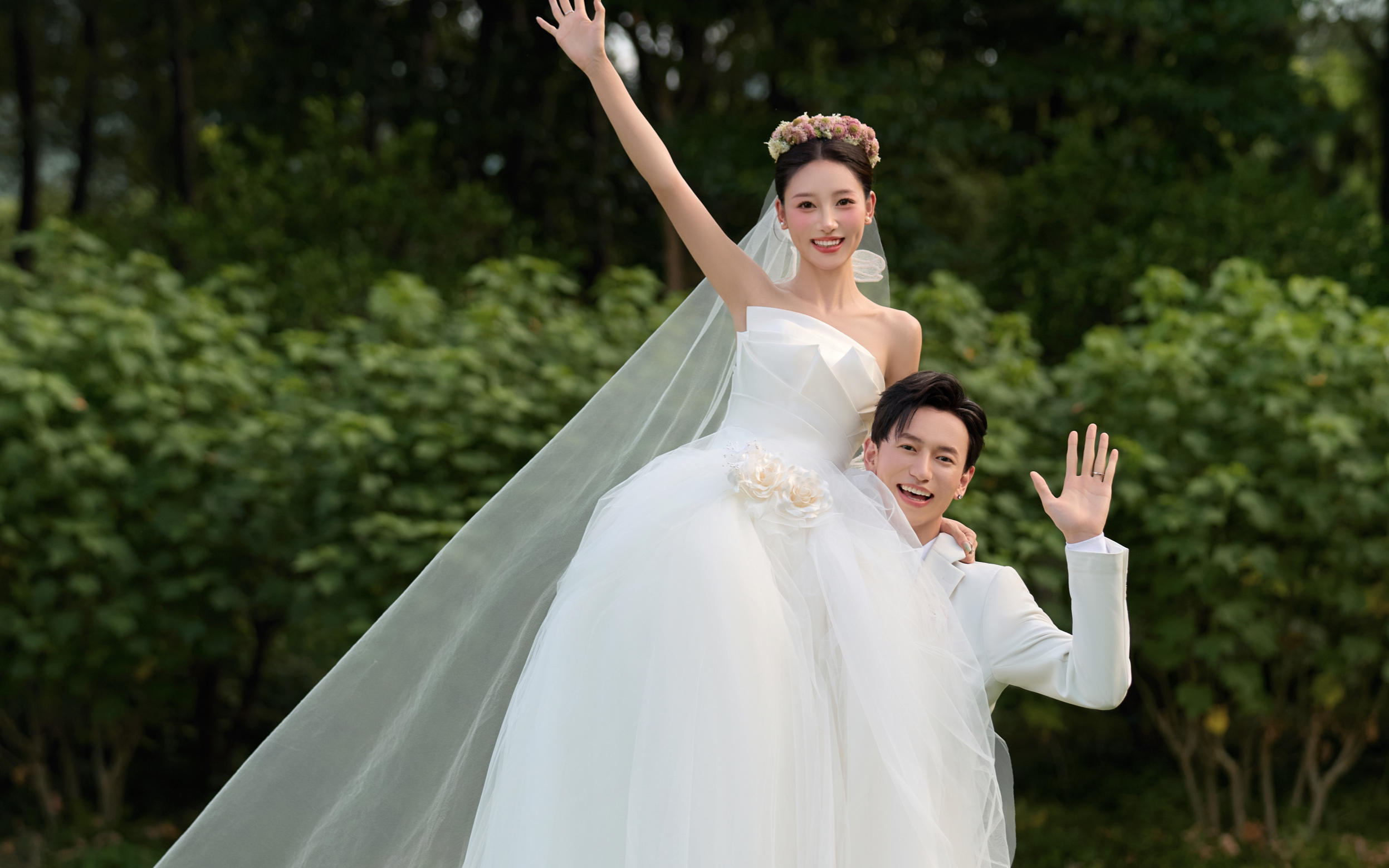 少女心爆棚！小清新治愈系森系草坪婚纱照