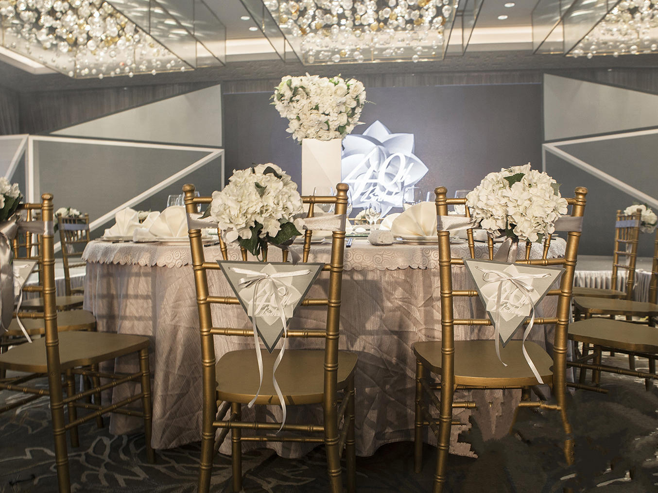 城市风个性创意型婚礼《男人花》