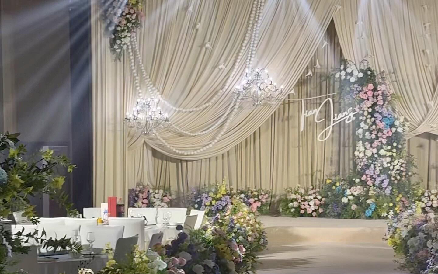 香檳色布幔韓式小預(yù)算婚禮