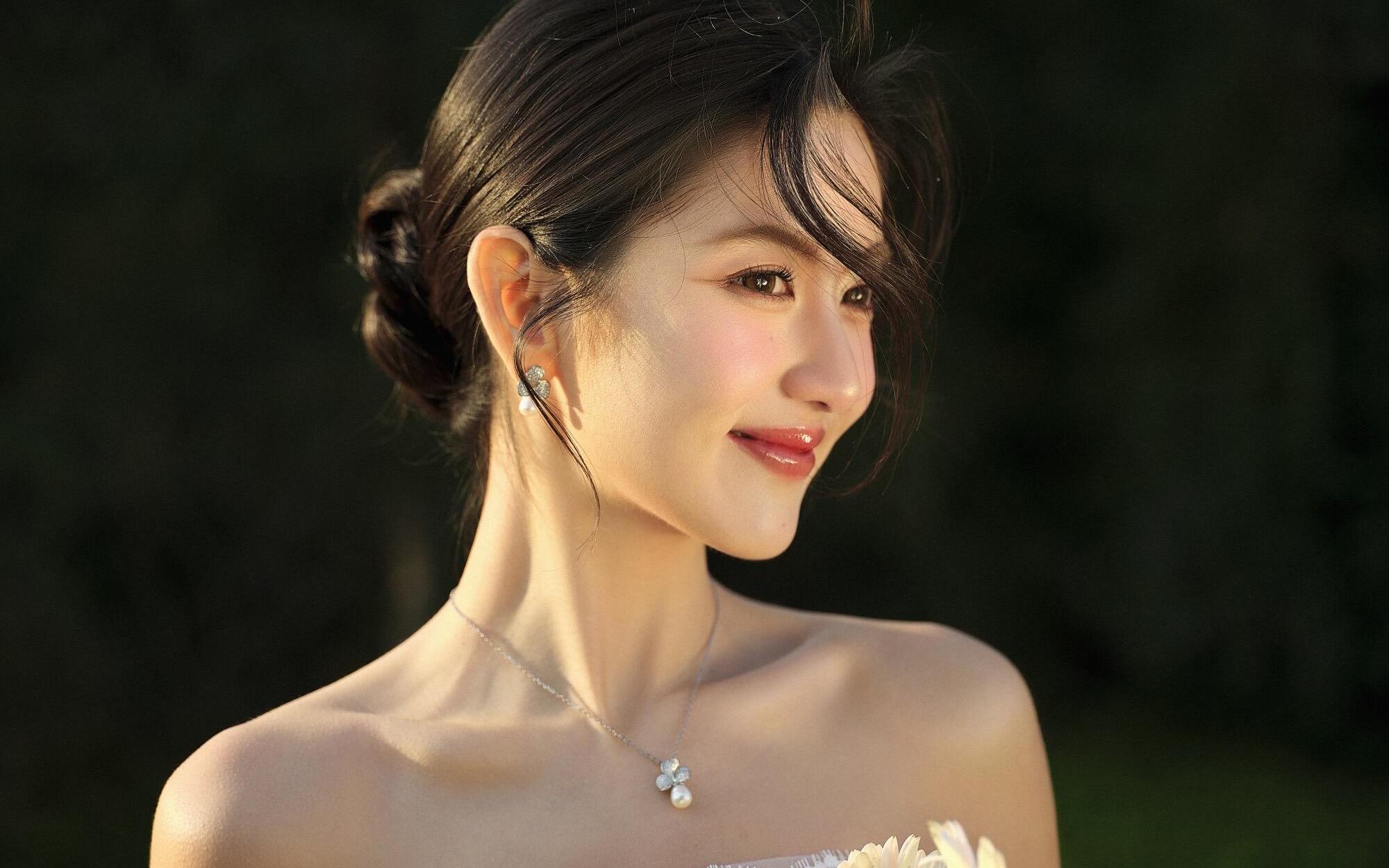 我们的婚纱照也是自由而热烈