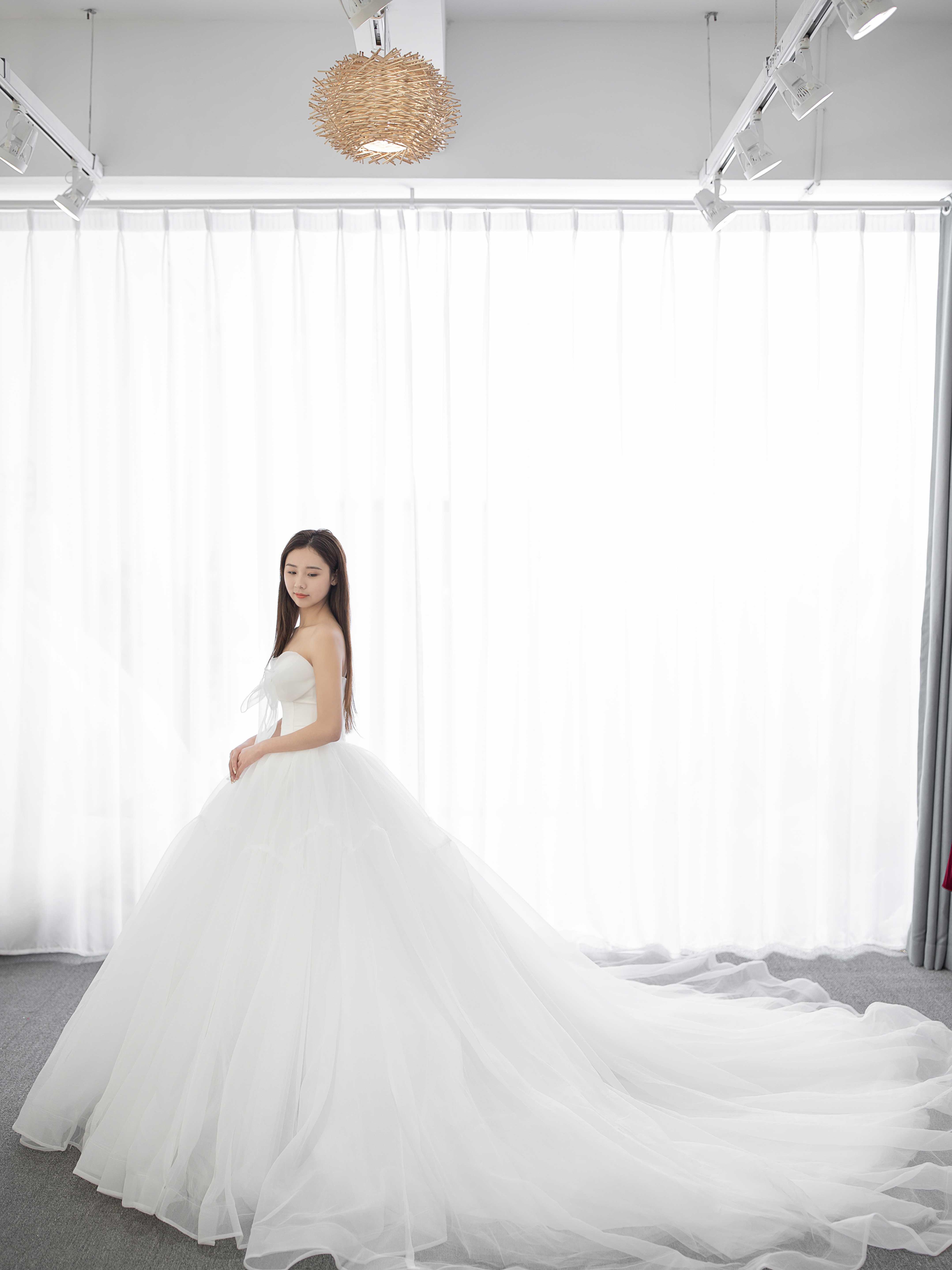 《特惠套餐》秀禾服主婚纱敬酒服2件伴娘服